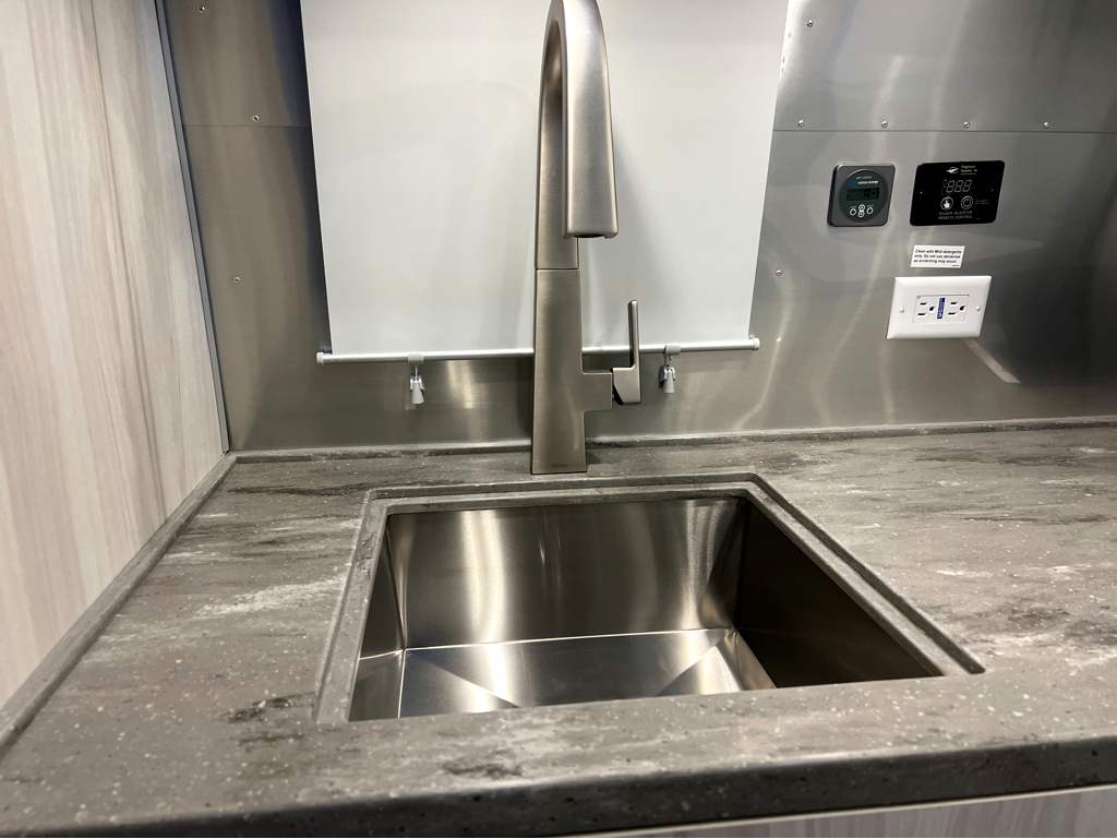 2027 AIRSTREAM INTERNATIONAL 23FBT - Image 9