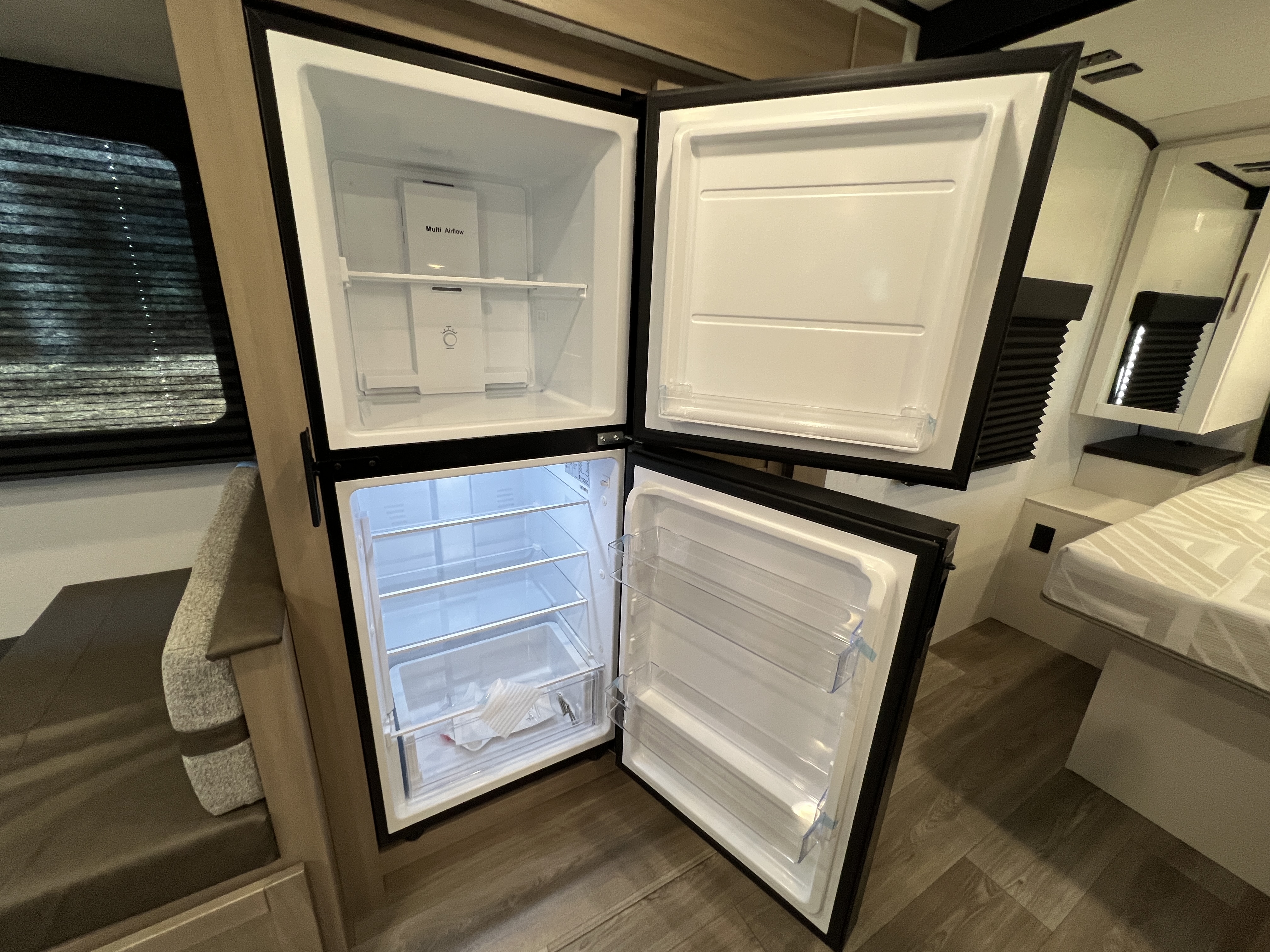 2027 Highland Ridge RANGE LITE 240DBH - Image 24