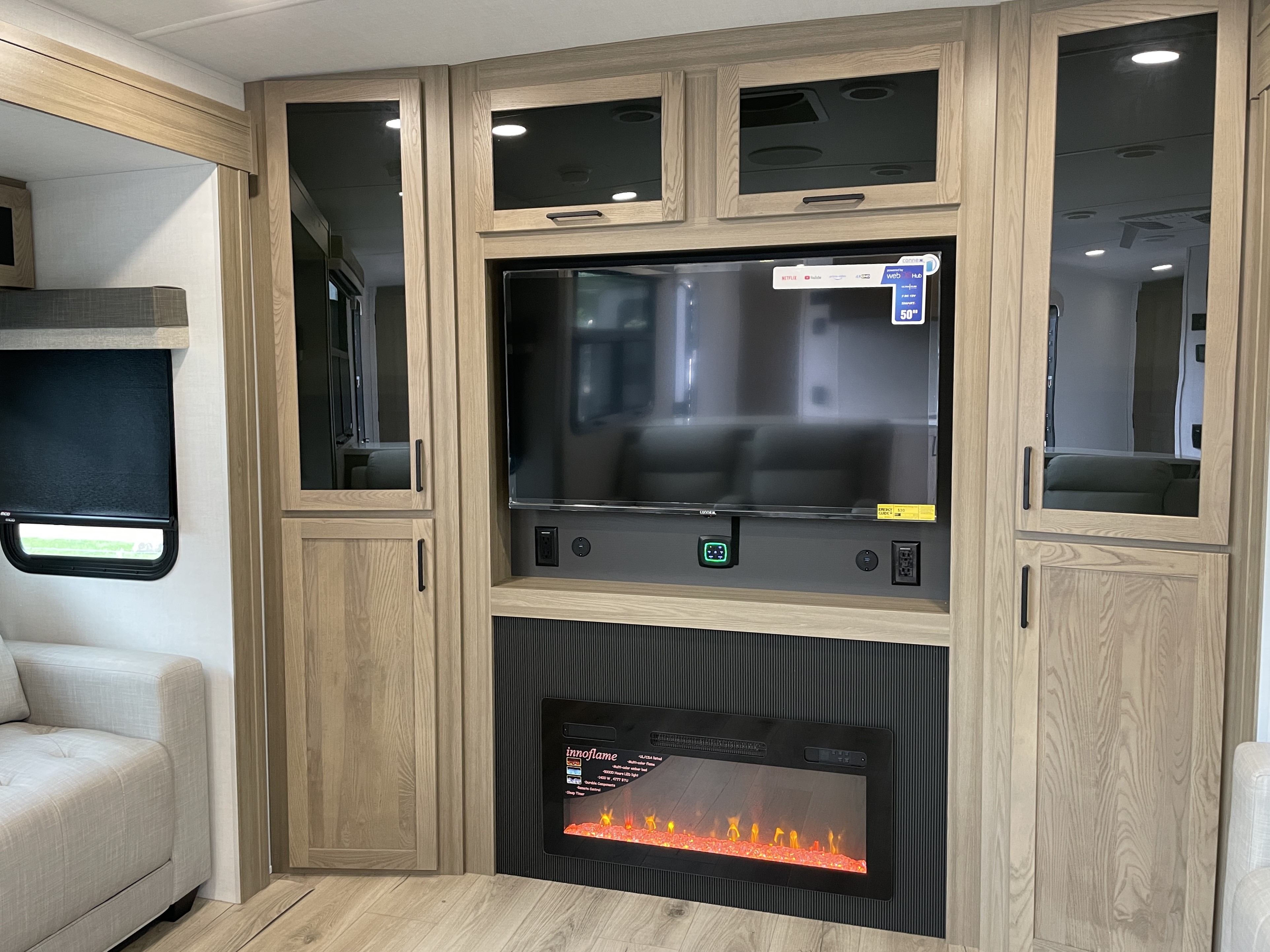 2027 Forest River Rockwood Ultra Lite 2921RL - Image 9