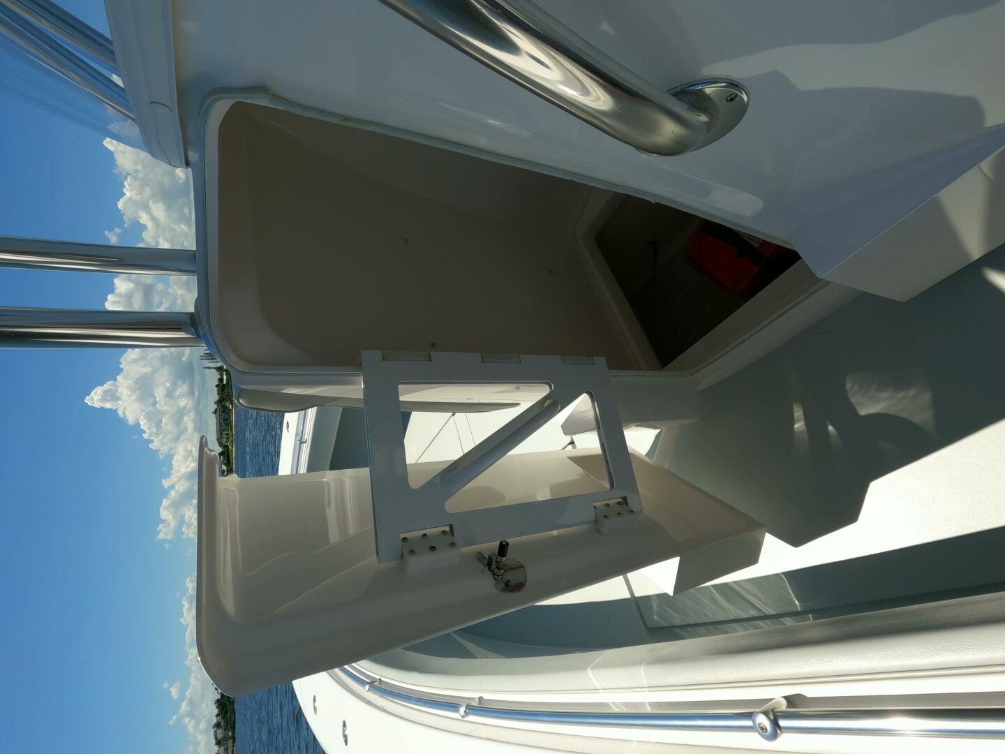 2018 Contender 32 ST - Image 10