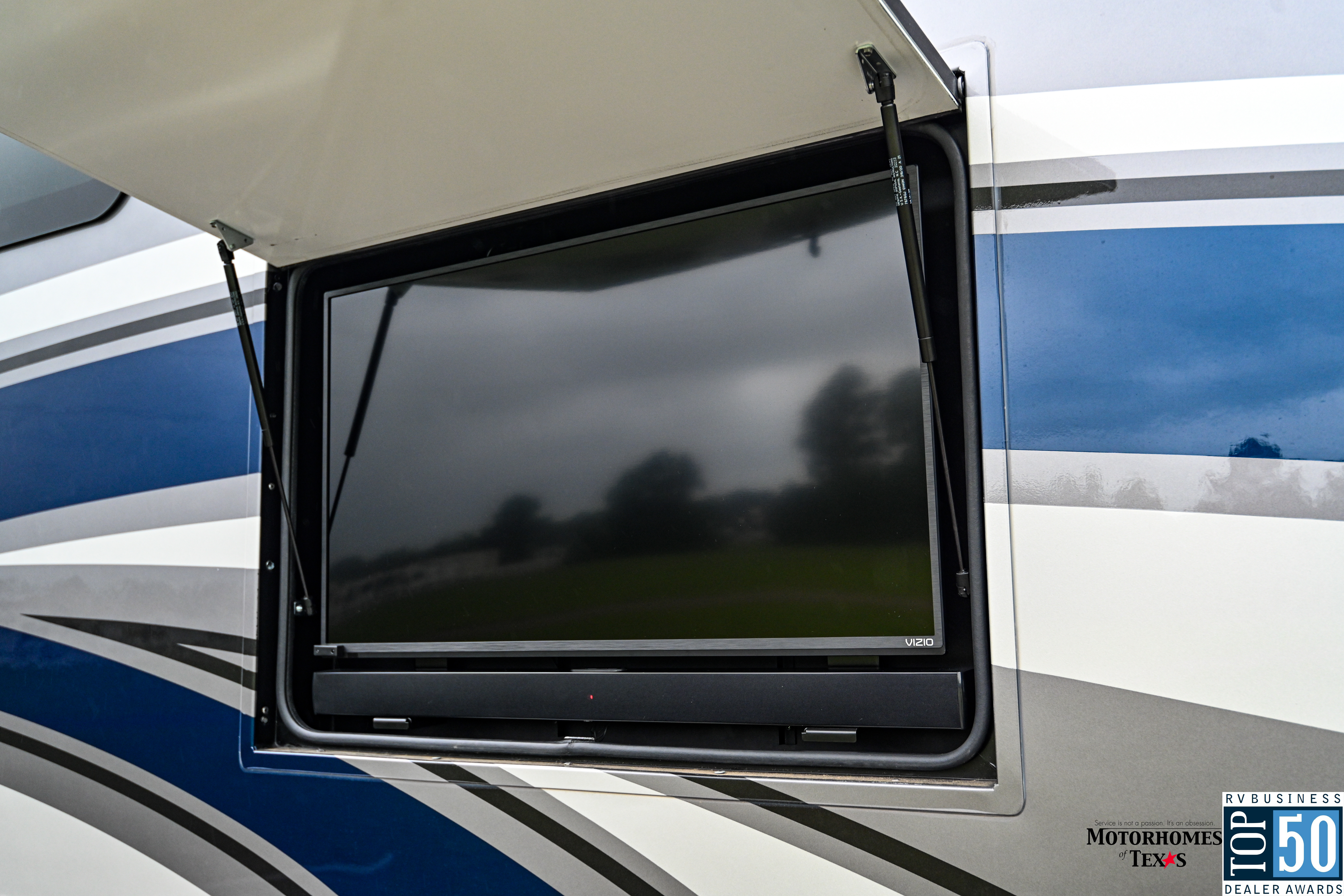 2022 Thor Motor Coach Venetian F42 - exterior 7