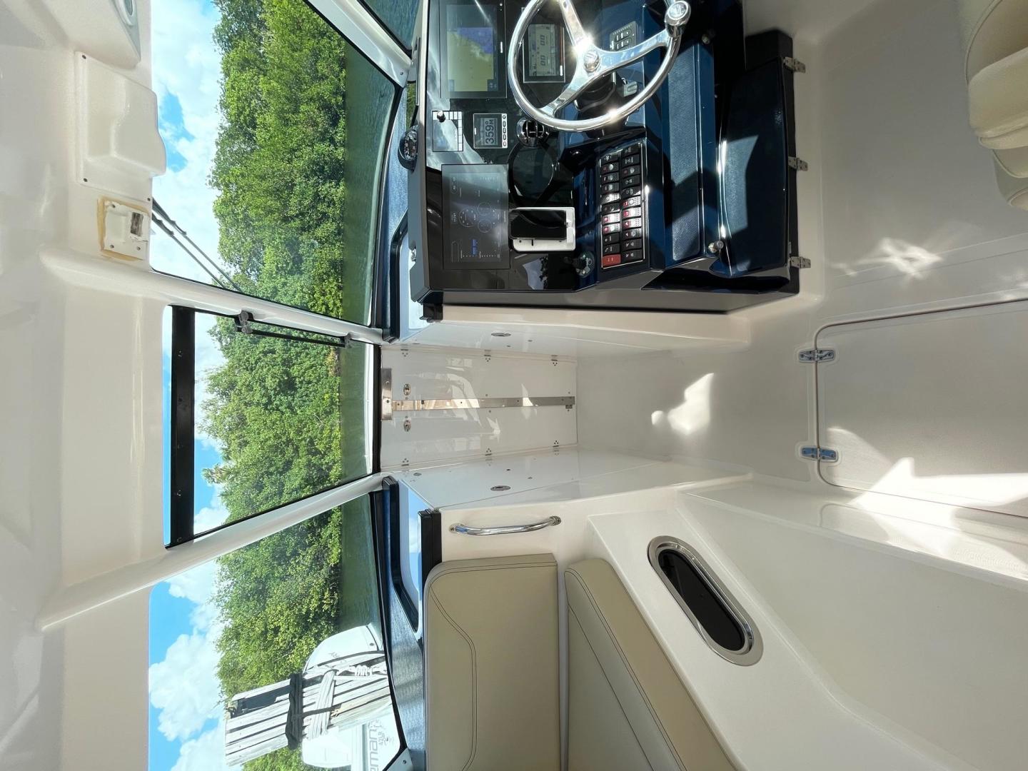 2018 Pursuit 325 DC - Image 10