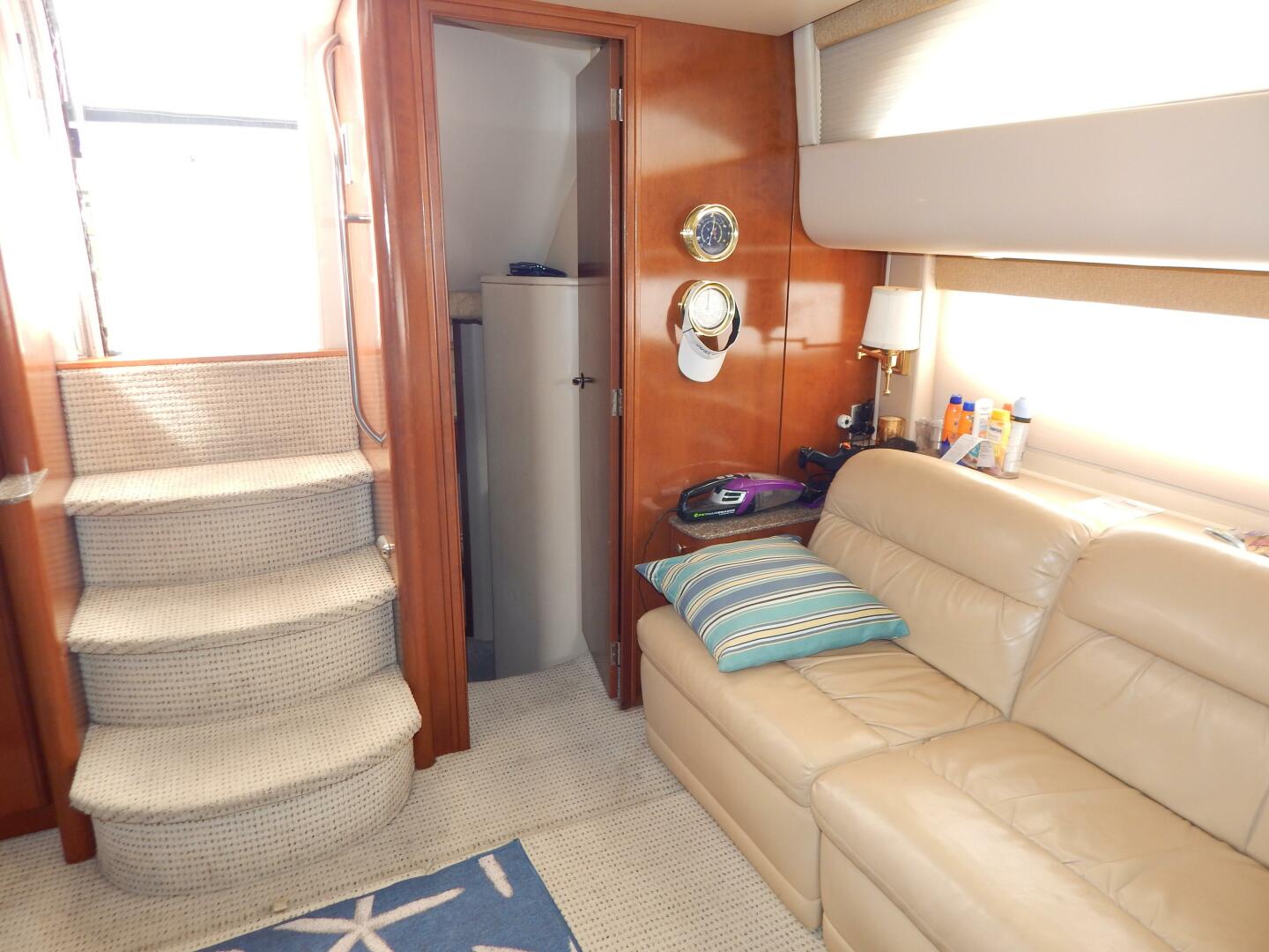 2005 Meridian 408 Motor Yacht - Image 12