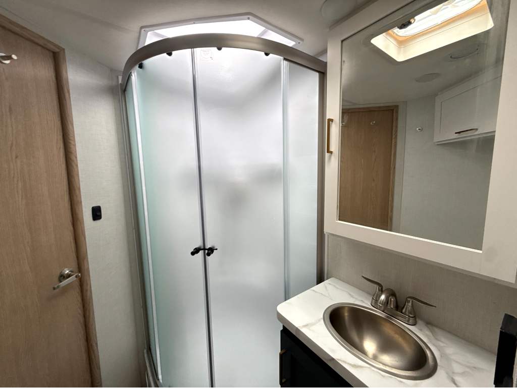2027 THOR MOTOR COACH MAGNITUDE GA31 - Image 25