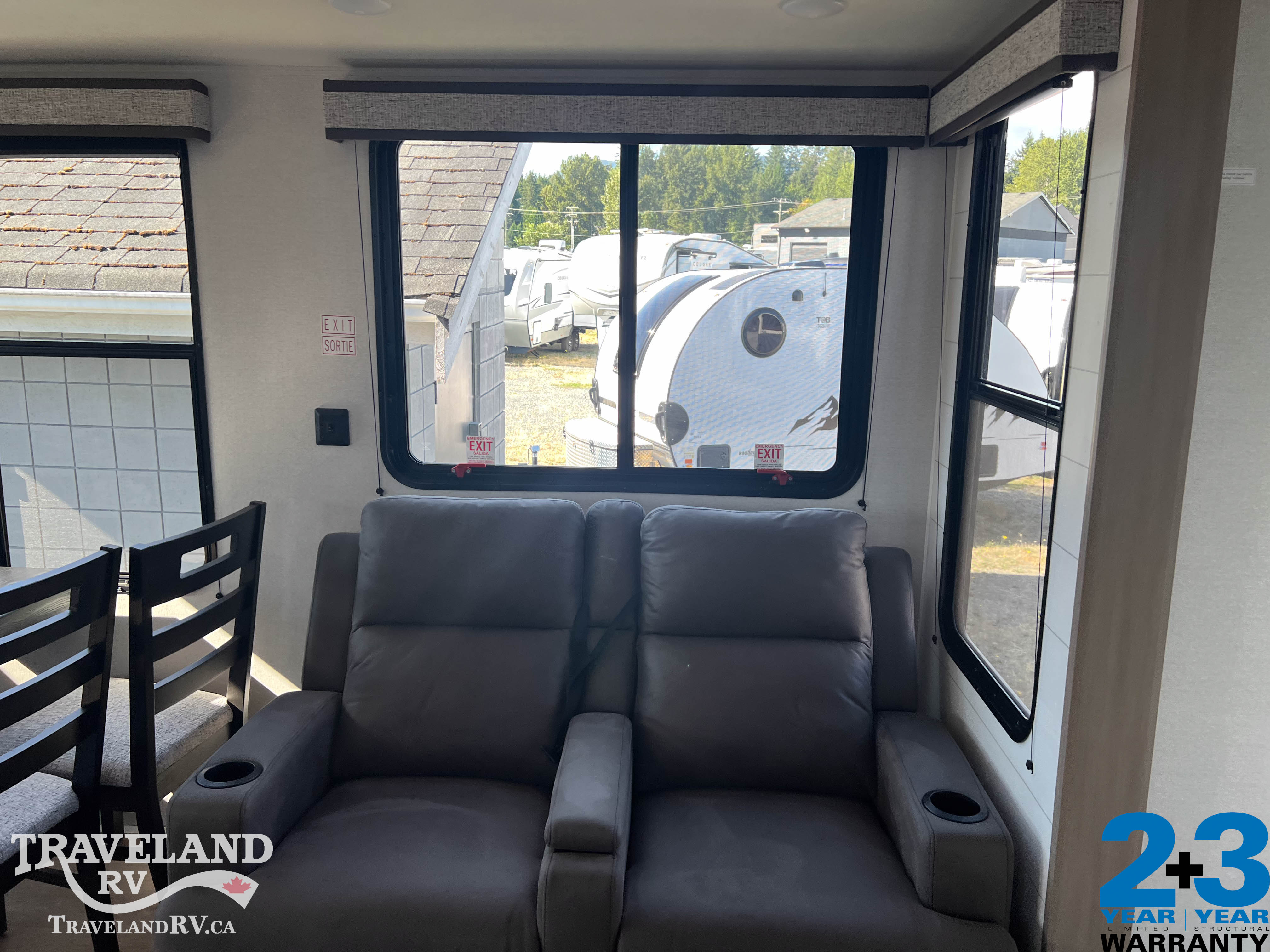 2027 Jayco Jay Flight Bungalow 404LOFT - Image 11