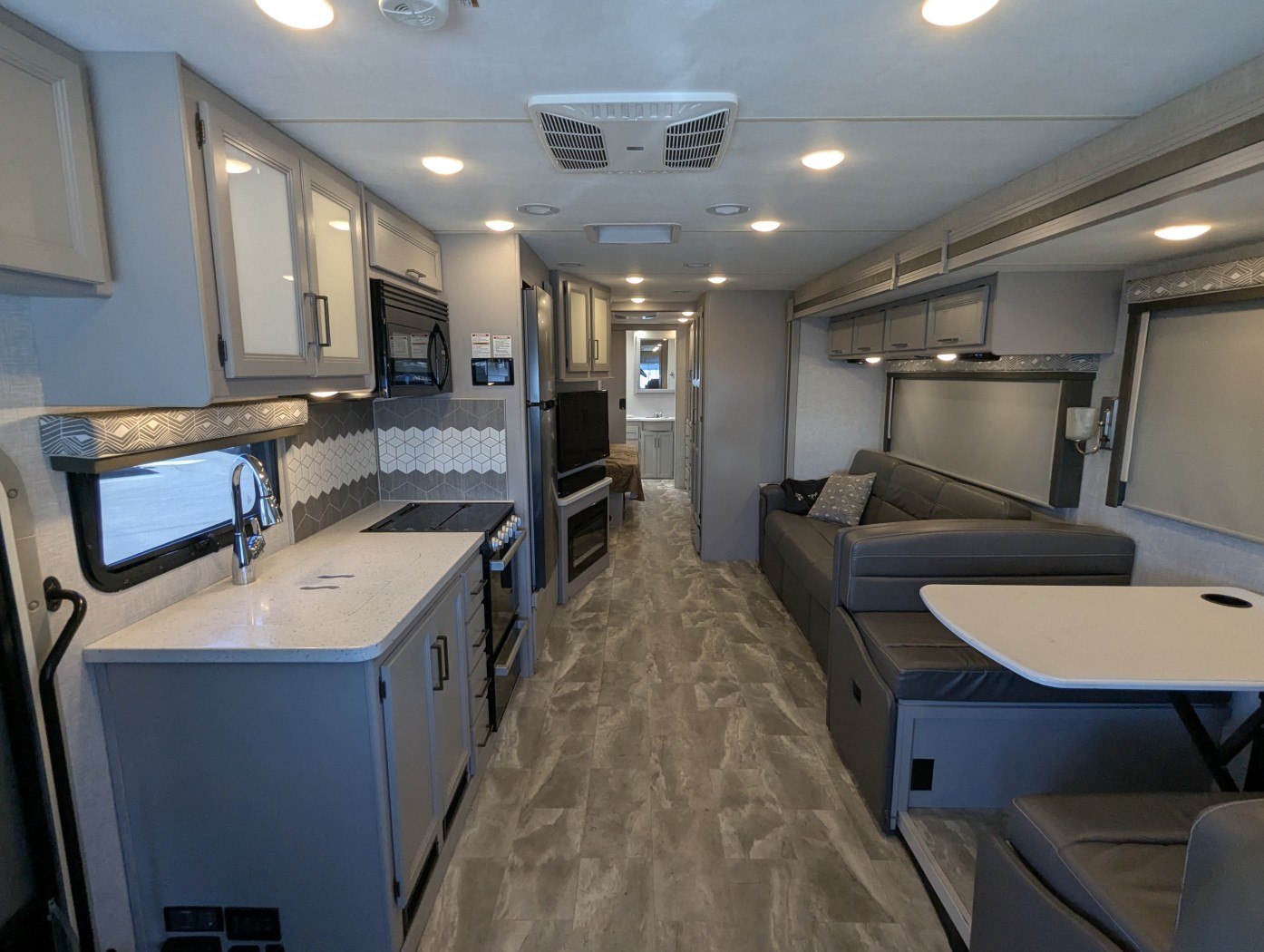 2022 Thor Motor Coach Windsport 35M - Image 13
