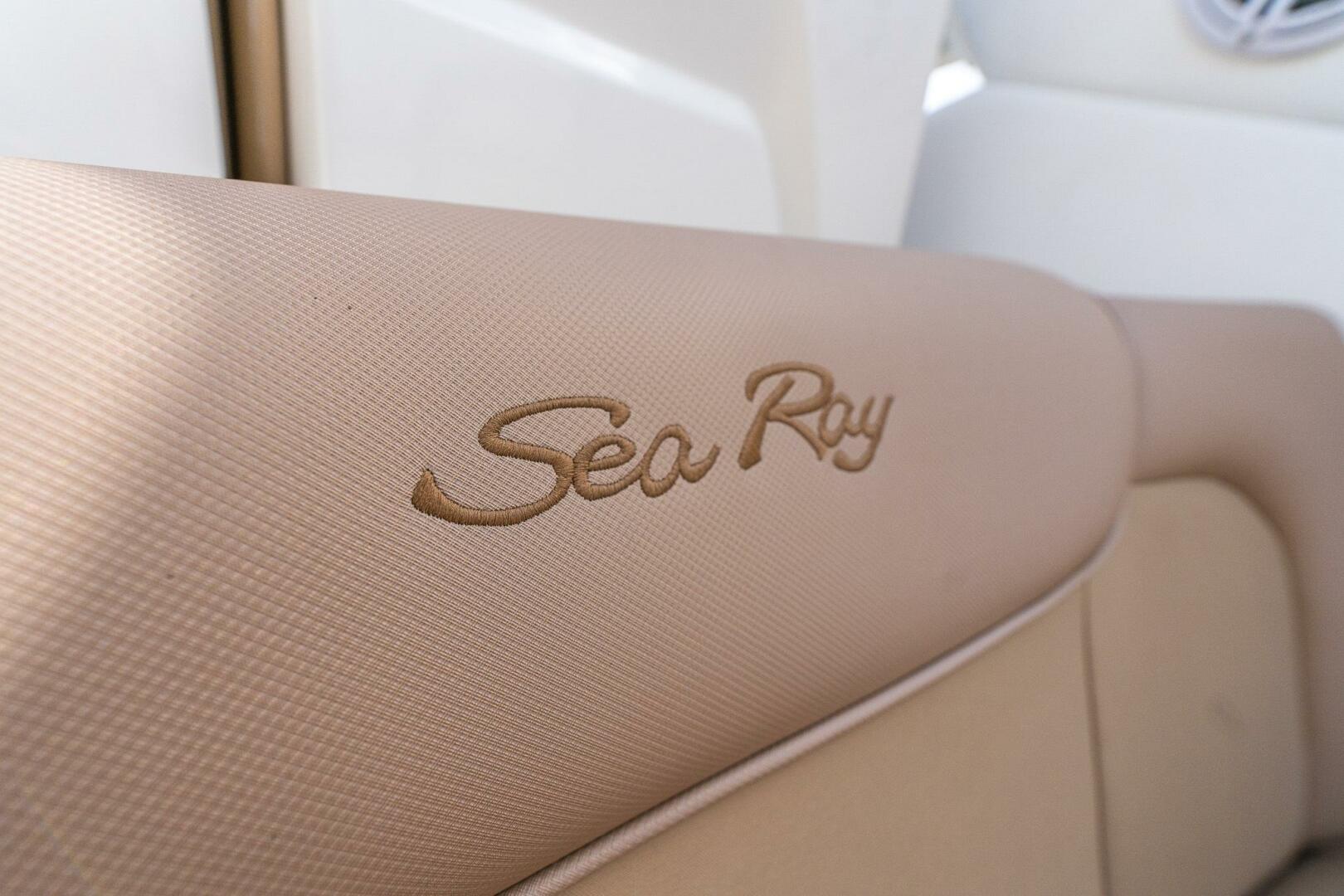 2016 Sea Ray 330 Sundancer - Image 19
