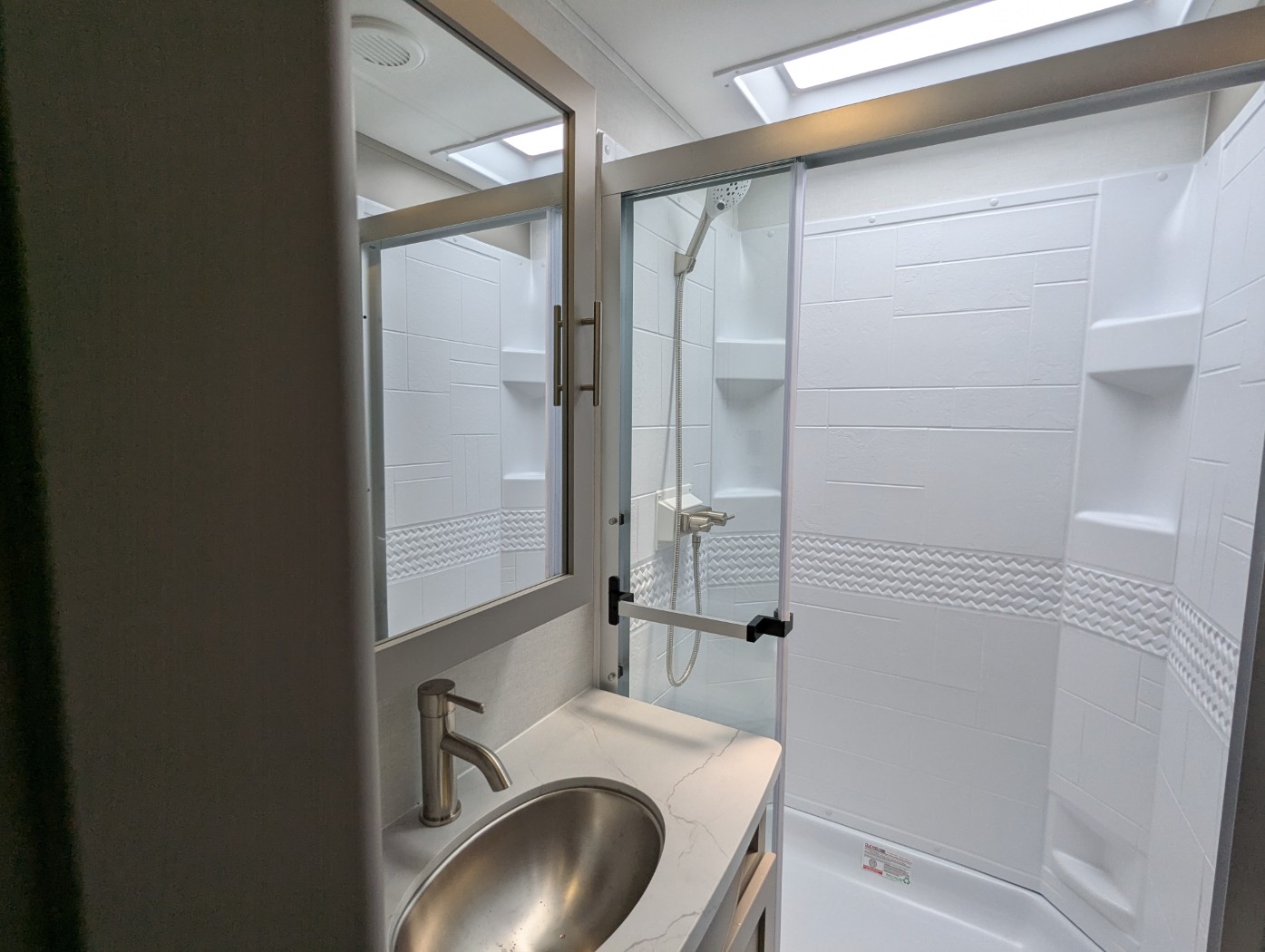 2026 Alliance RV Avenue 332RL - Image 17