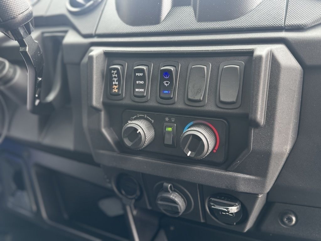2027 Polaris® Ranger Crew XP 1000 Cab - Heat - A/C - Image 18