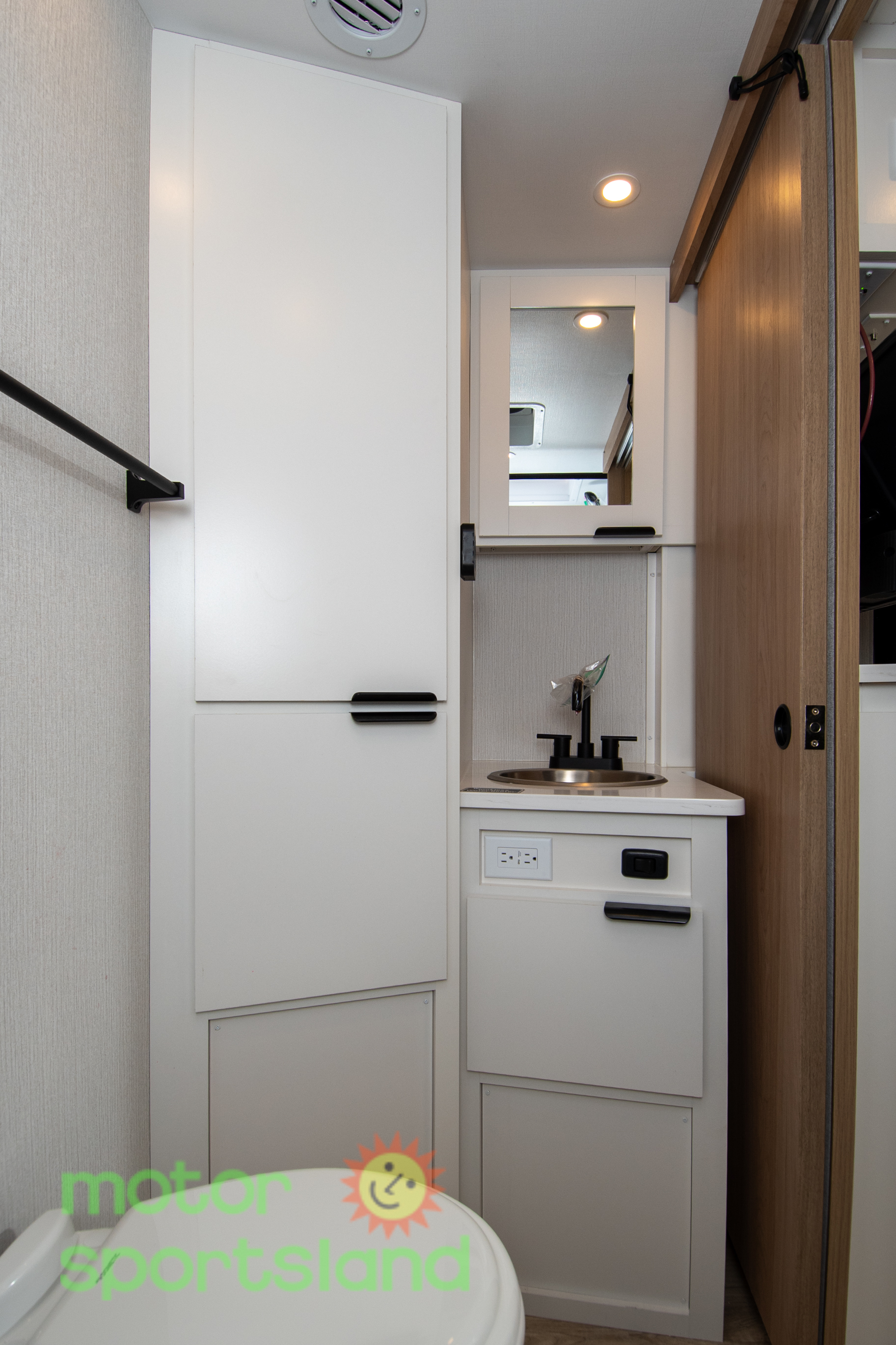 2026 Winnebago Micro Minnie 2108TB - Image 48
