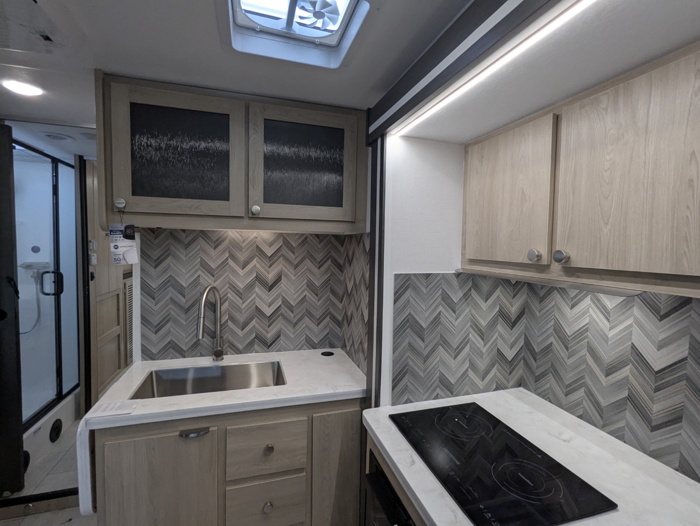 2026 Coachmen Entourage 330DS - Image 26