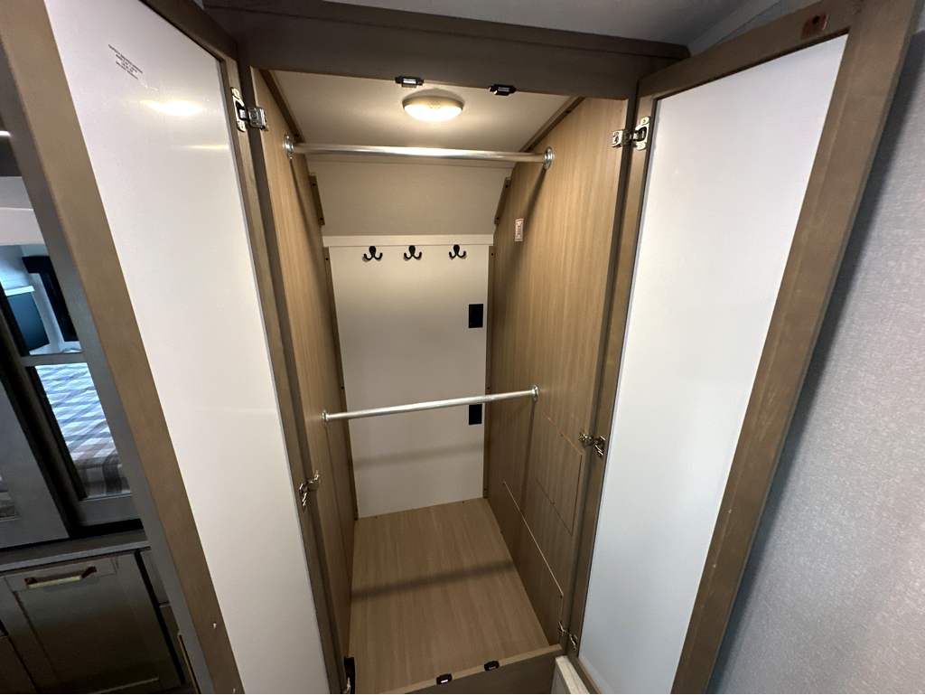 2026 JAYCO EAGLE 335LSTS - Image 32
