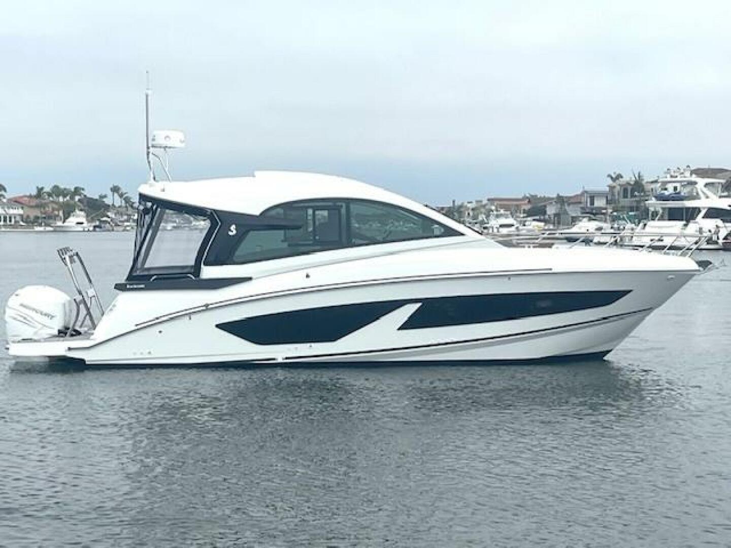 2022 Beneteau 32 Gran Turismo - Image 1