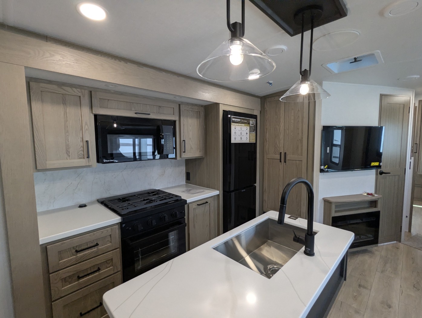 2026 Forest River Rockwood Signature 8336BH - Image 23