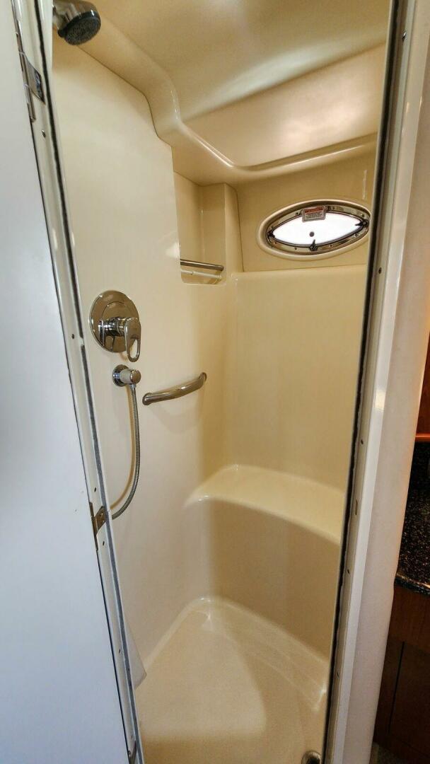 2004 Sea Ray 390 Motor Yacht - Image 57