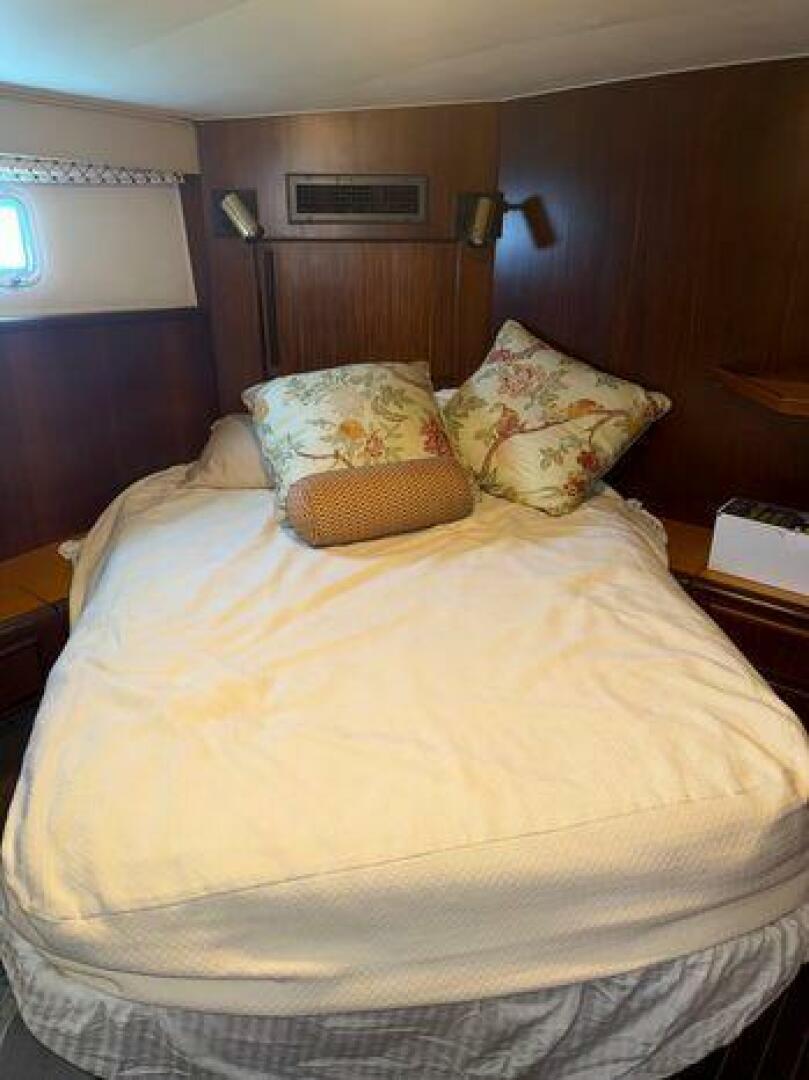 1990 Hatteras 45 Convertible - Image 14