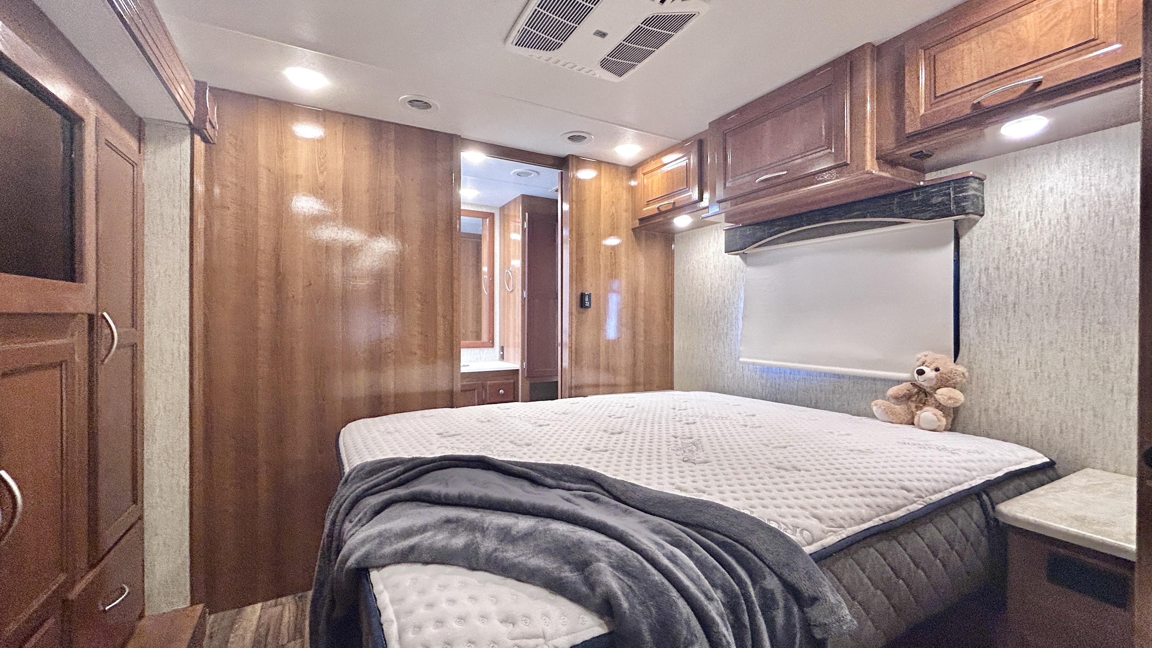 2019 Coachmen Mirada 35BH - Image 18