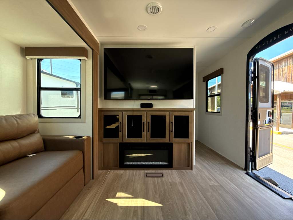 2027 VENTURE RV SPORTTREK 323VRK - Image 16