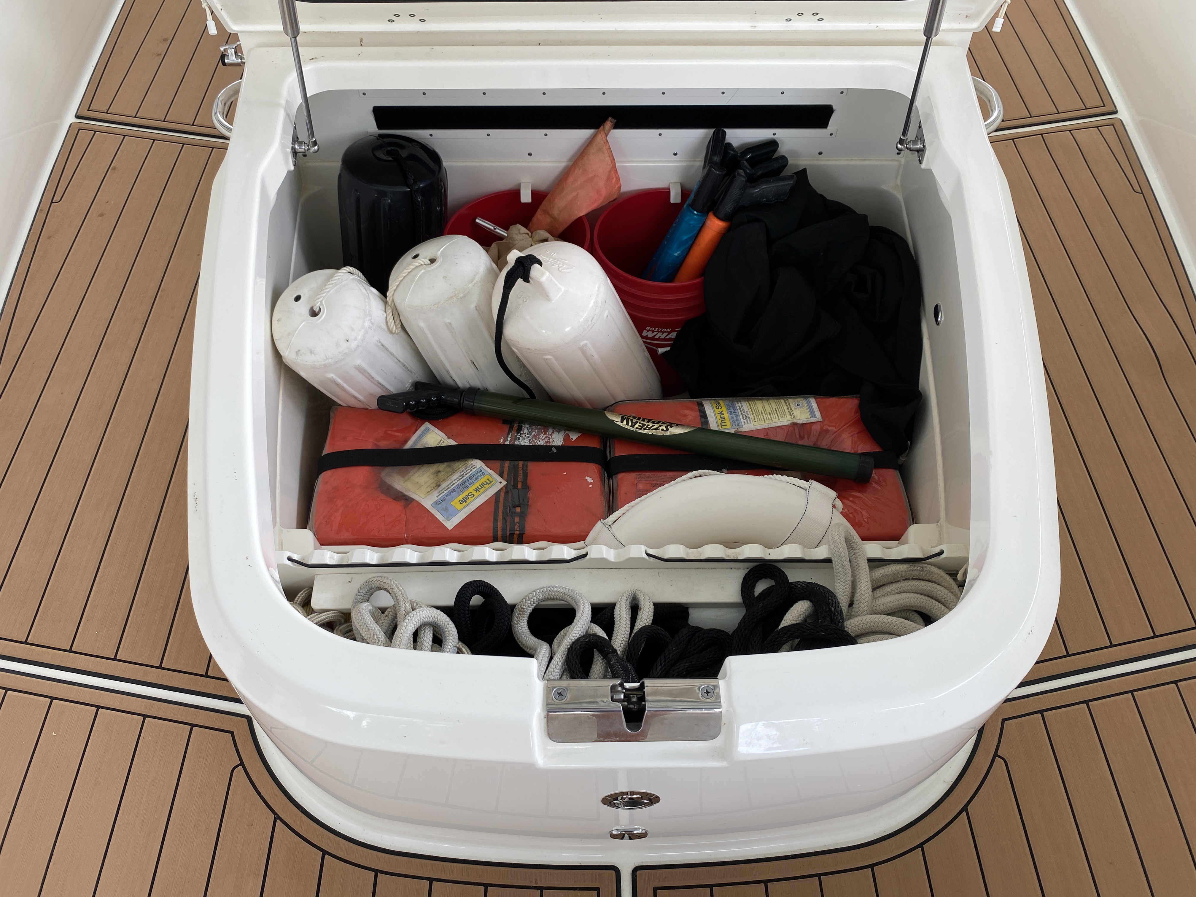 2016 Boston Whaler 330 Outrage - Image 26
