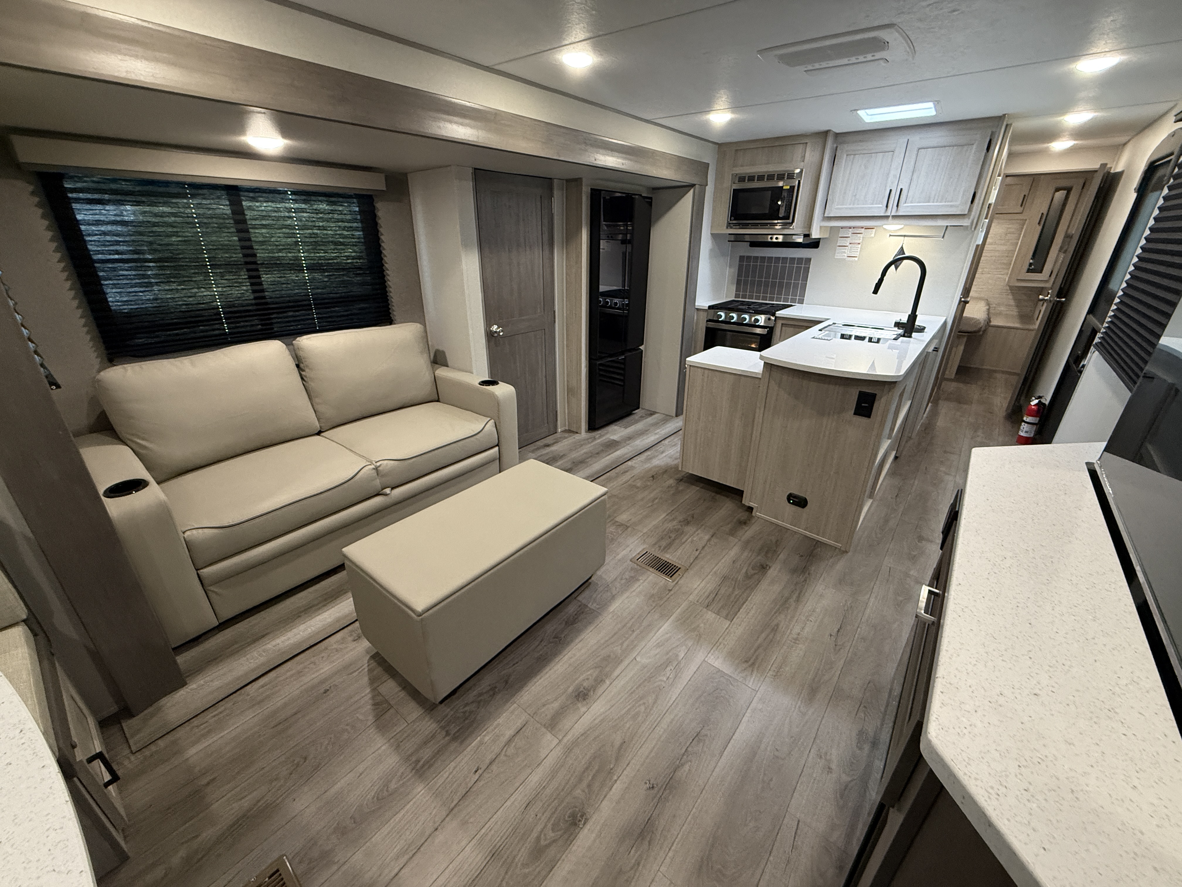 2026 Coachmen Catalina Legacy Edition 283RNR - Image 12