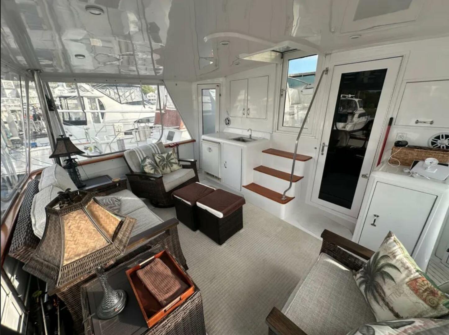 1994 Hatteras 48 Cockpit Motor Yacht - Image 12