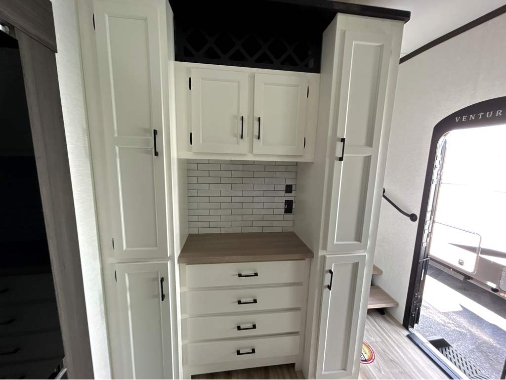 2026 VENTURE RV SPORTTREK 353VIK - Image 19