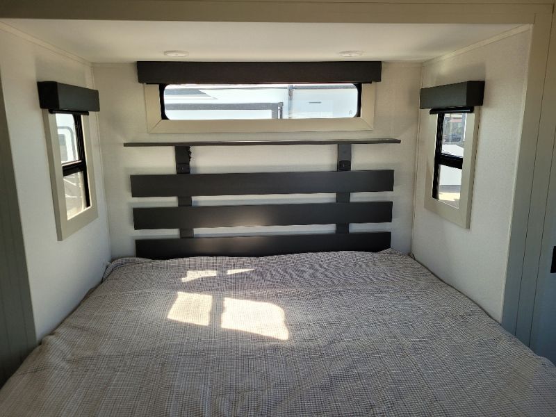 2026 Grand Design Momentum M-Class 399M - Image 28