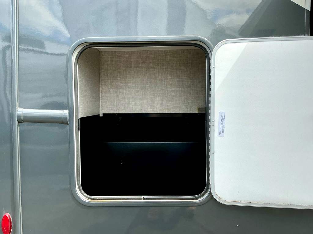 2023 THOR MOTOR COACH 34J - Image 9