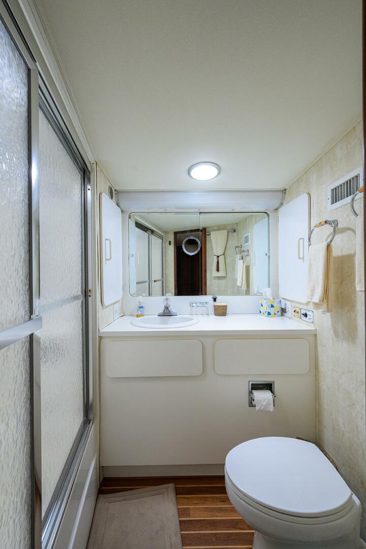 2003 Jupiter 31 Cuddy - Image 83