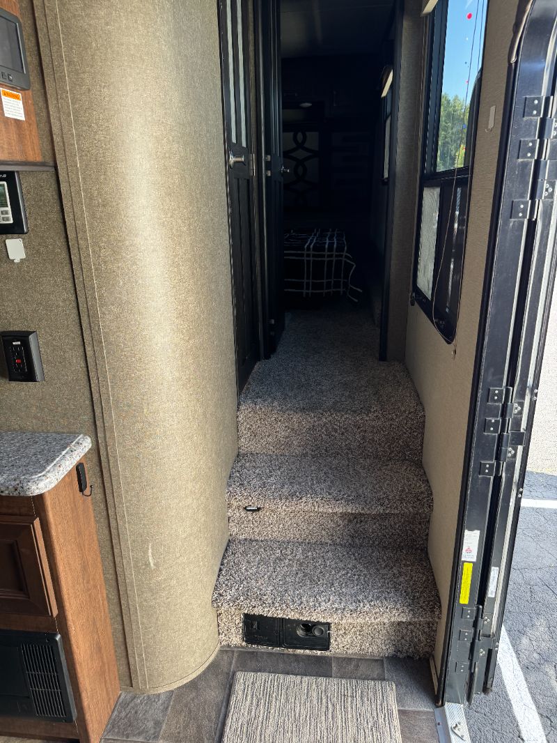 2017 Keystone Fuzion 414 - Image 19