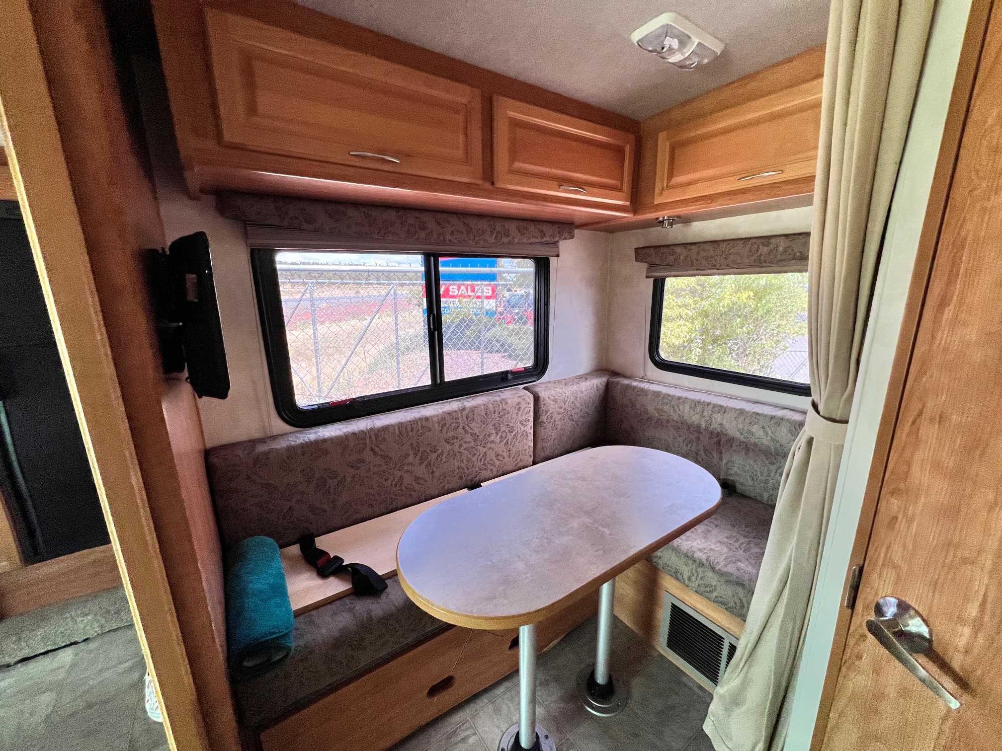 2010 Fleetwood Quest 24SL - Image 25