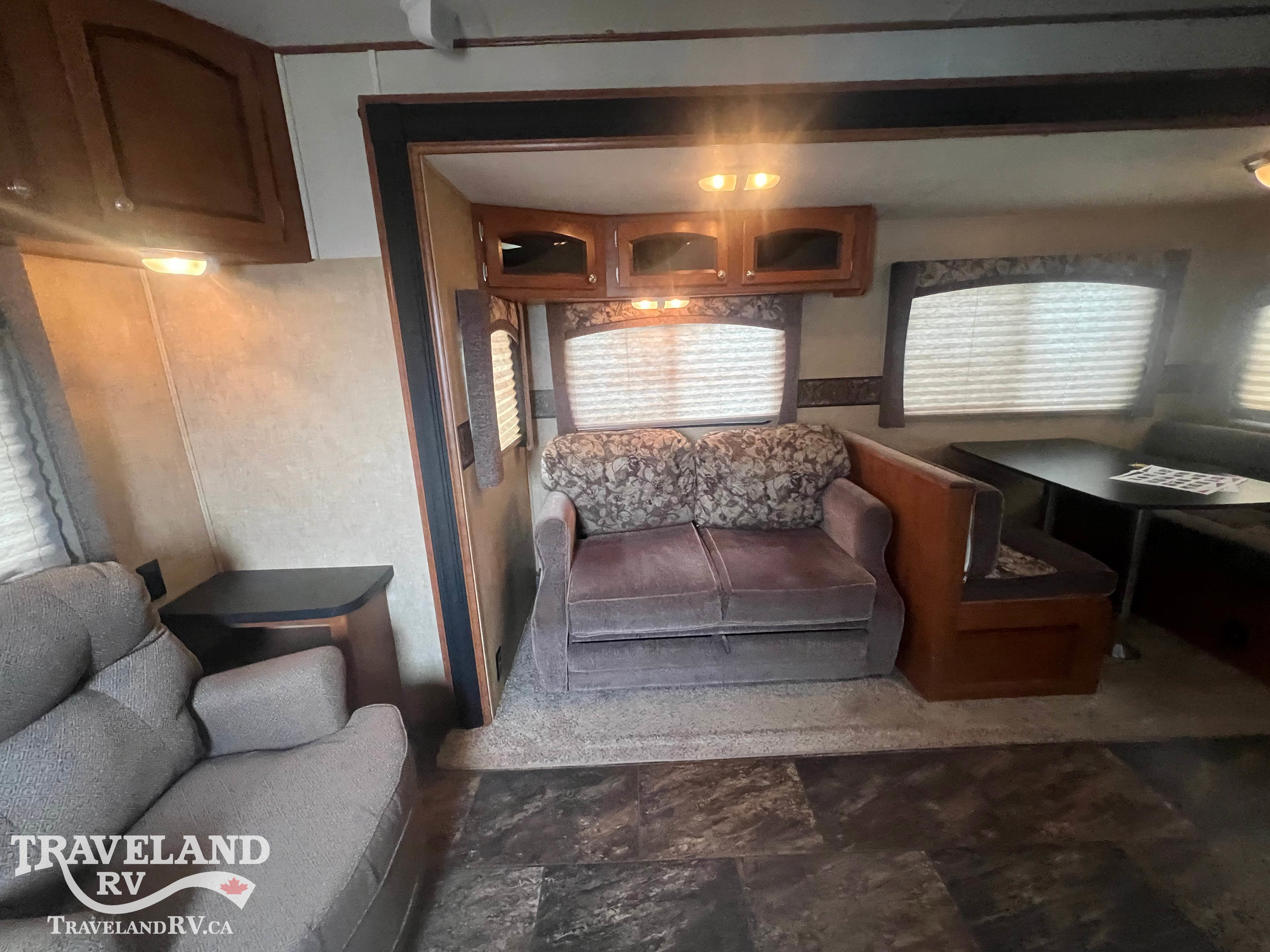 2013 COACHMEN SHASTA REVERE 27RLSS - Image 8