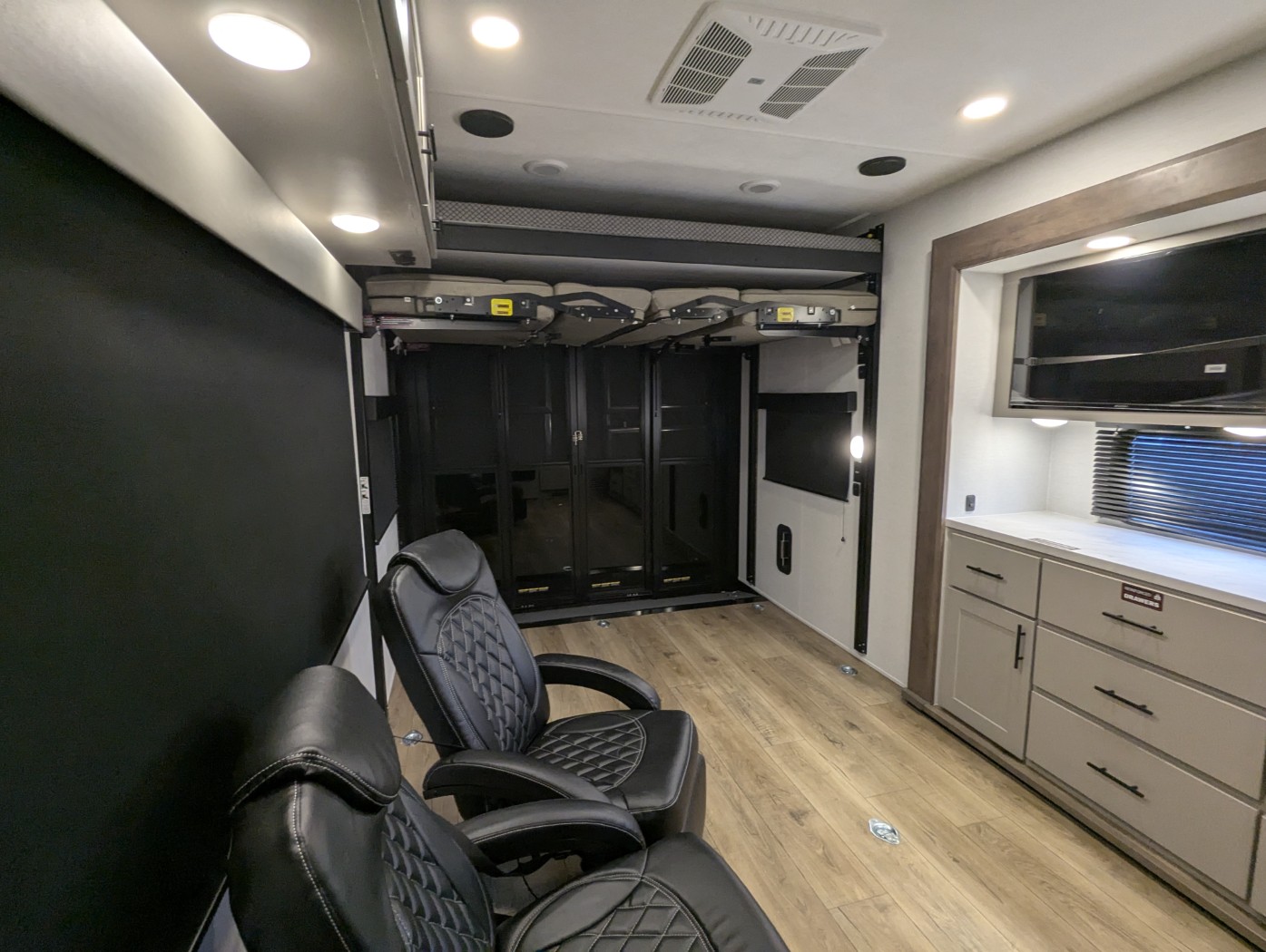 2026 Alliance RV Valor 27T14 - Image 17