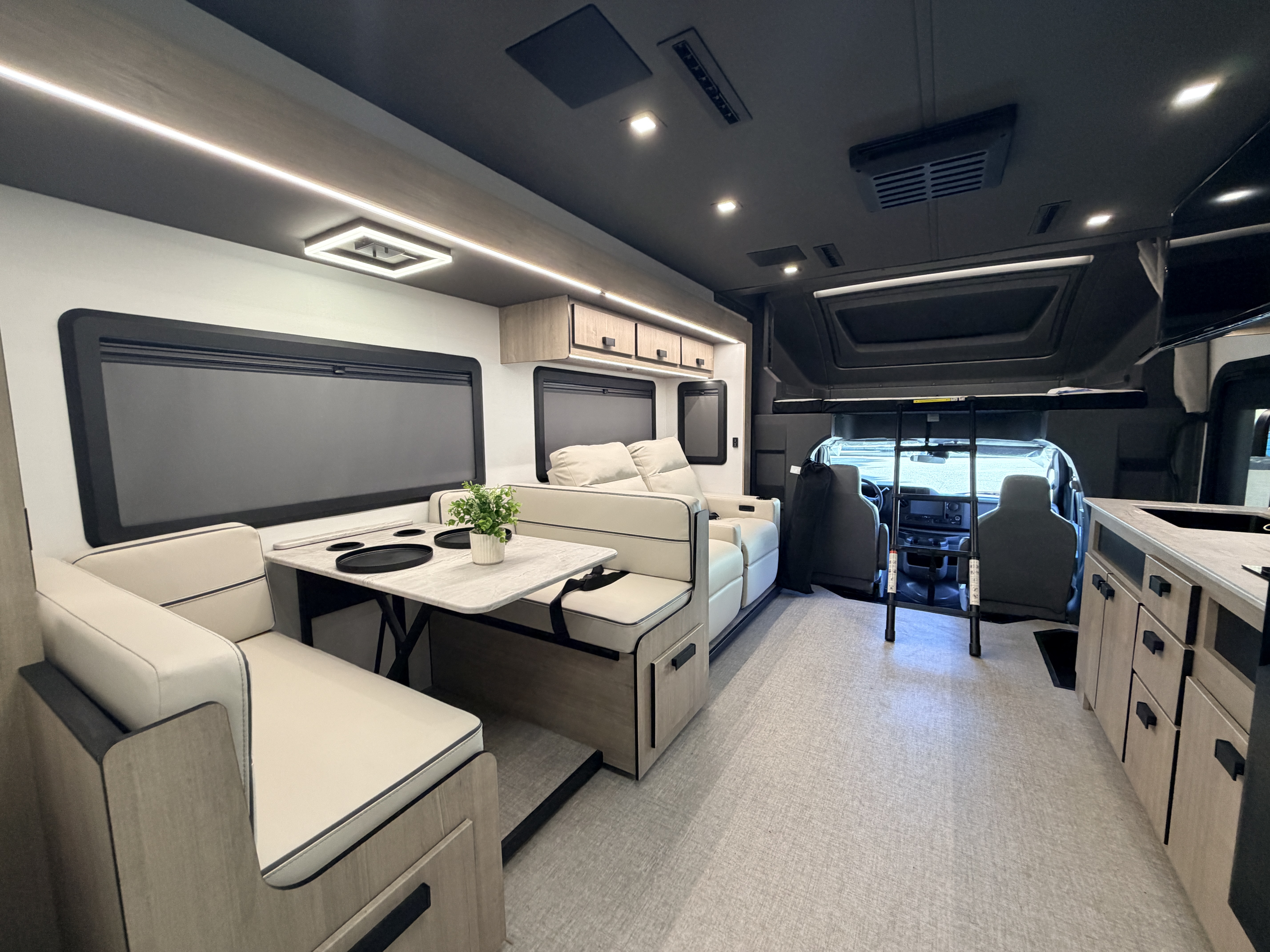 2027 Grand Design LINEAGE SERIES E 30DC - Image 10