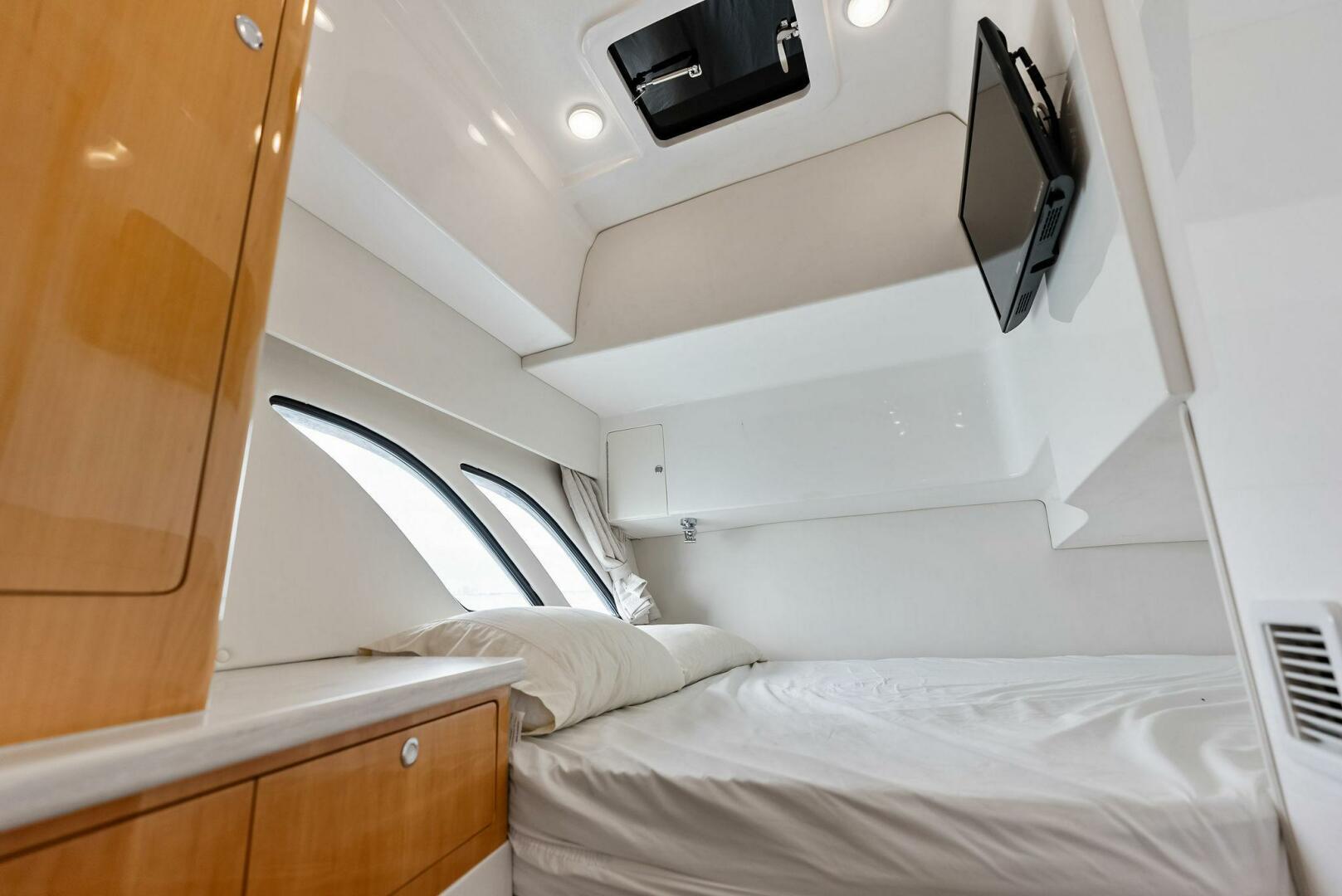 2018 Intrepid 430 Sport Yacht - Image 41