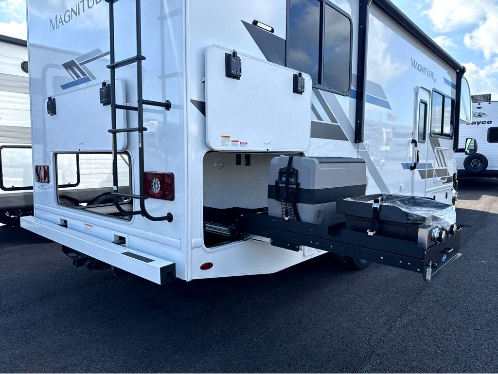 2027 THOR MOTOR COACH MAGNITUDE GA28 - Image 5