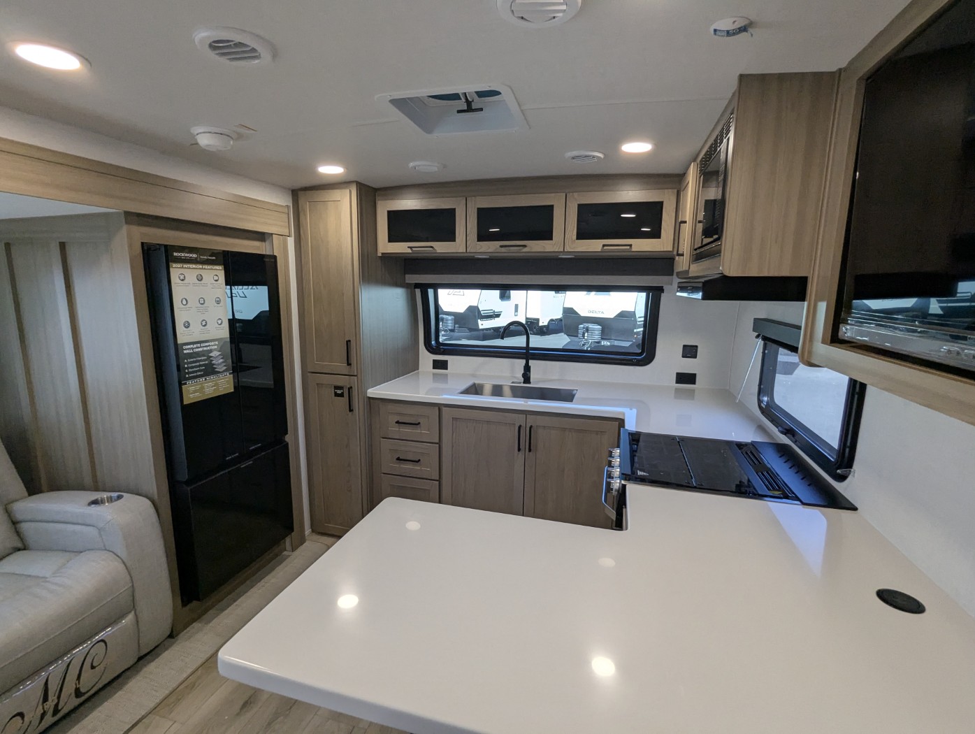 2027 Forest River Rockwood Mini Lite 2523MBR - Image 9
