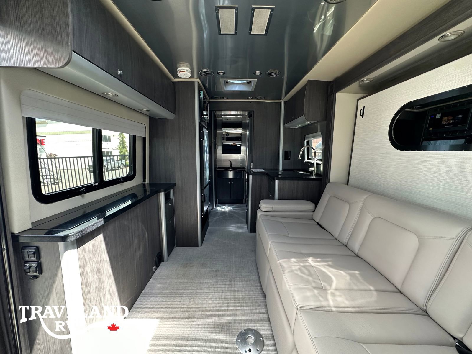 2025 Airstream Atlas Murphy Suite - Image 8