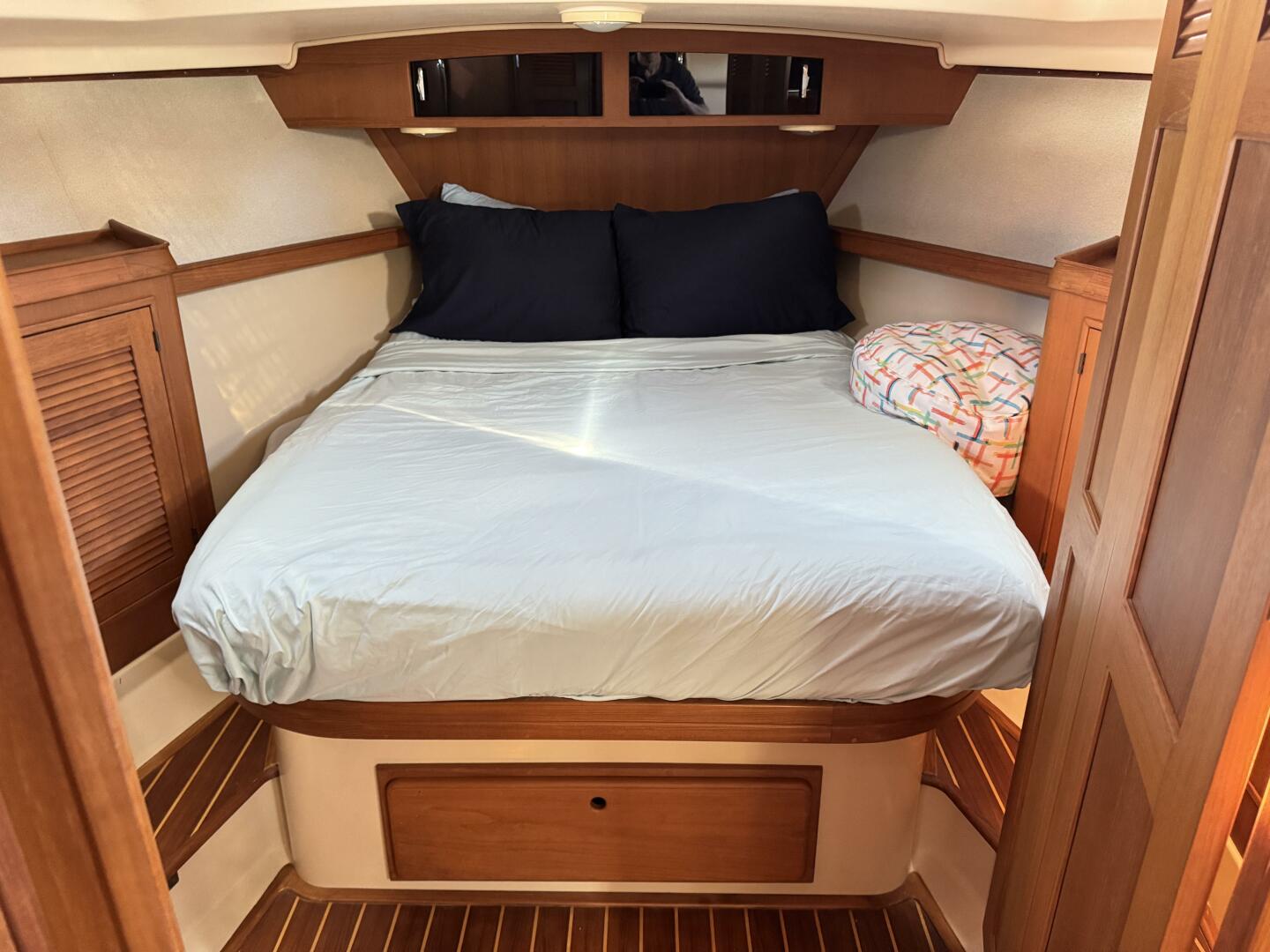 2004 Island Packet 360 Hardtop Express Cruiser - Image 18