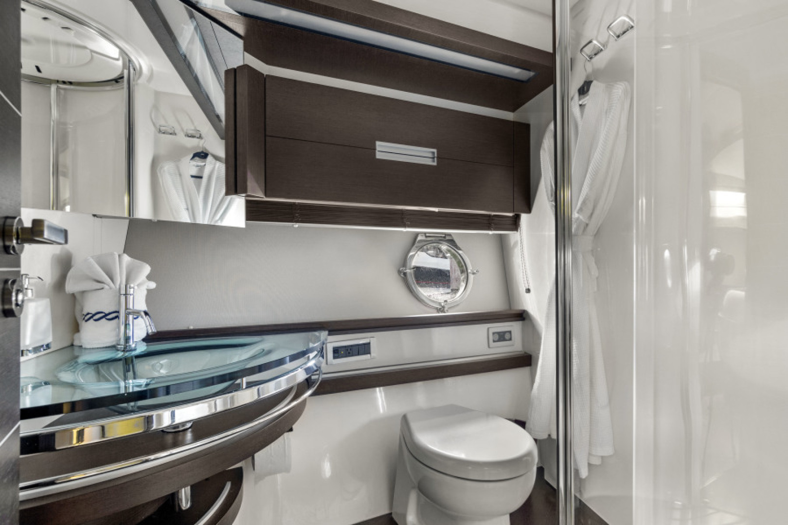 2009 Azimut 68S - Image 25