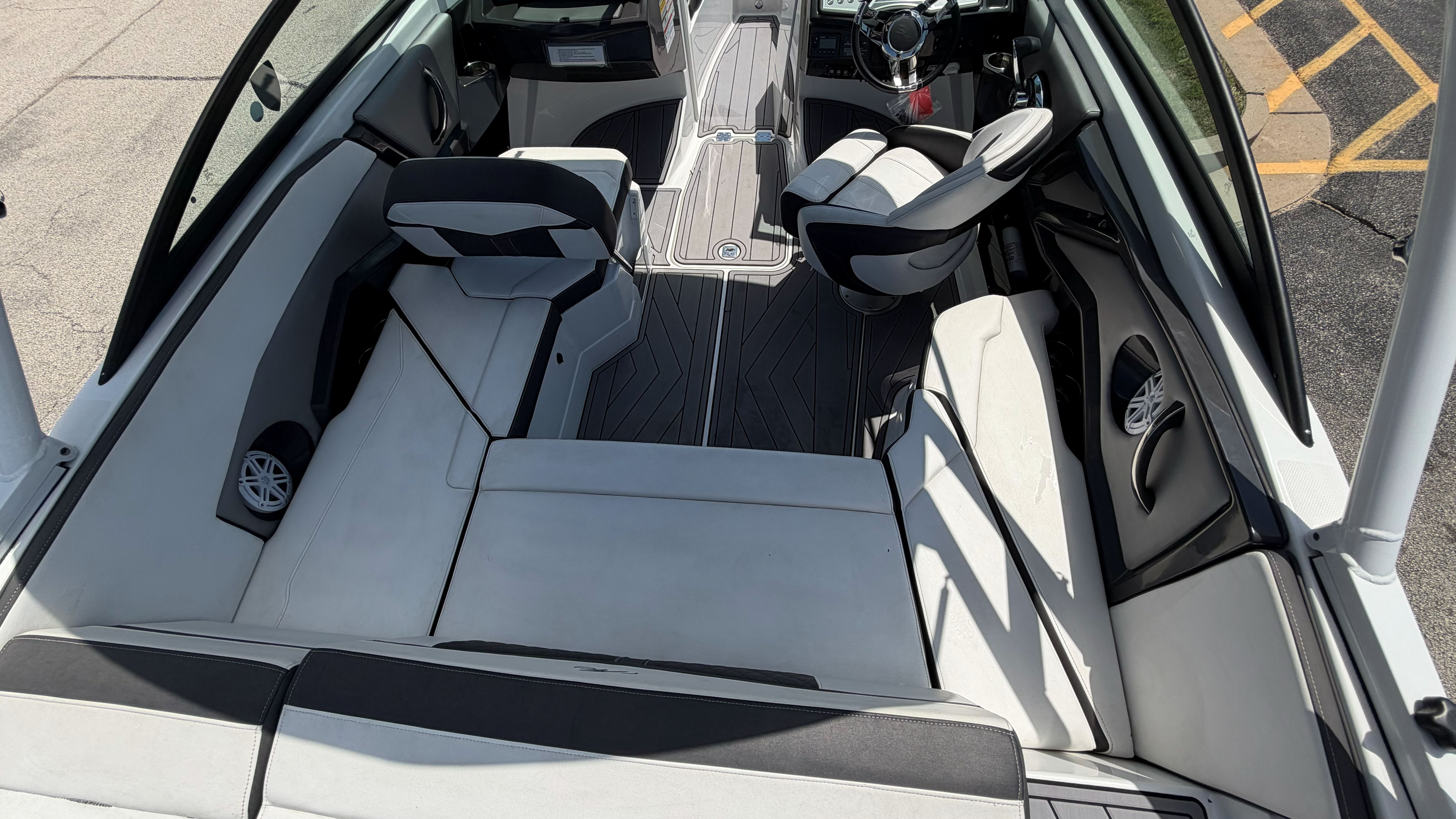 2023 Monterey 238 Super Sport - Image 20