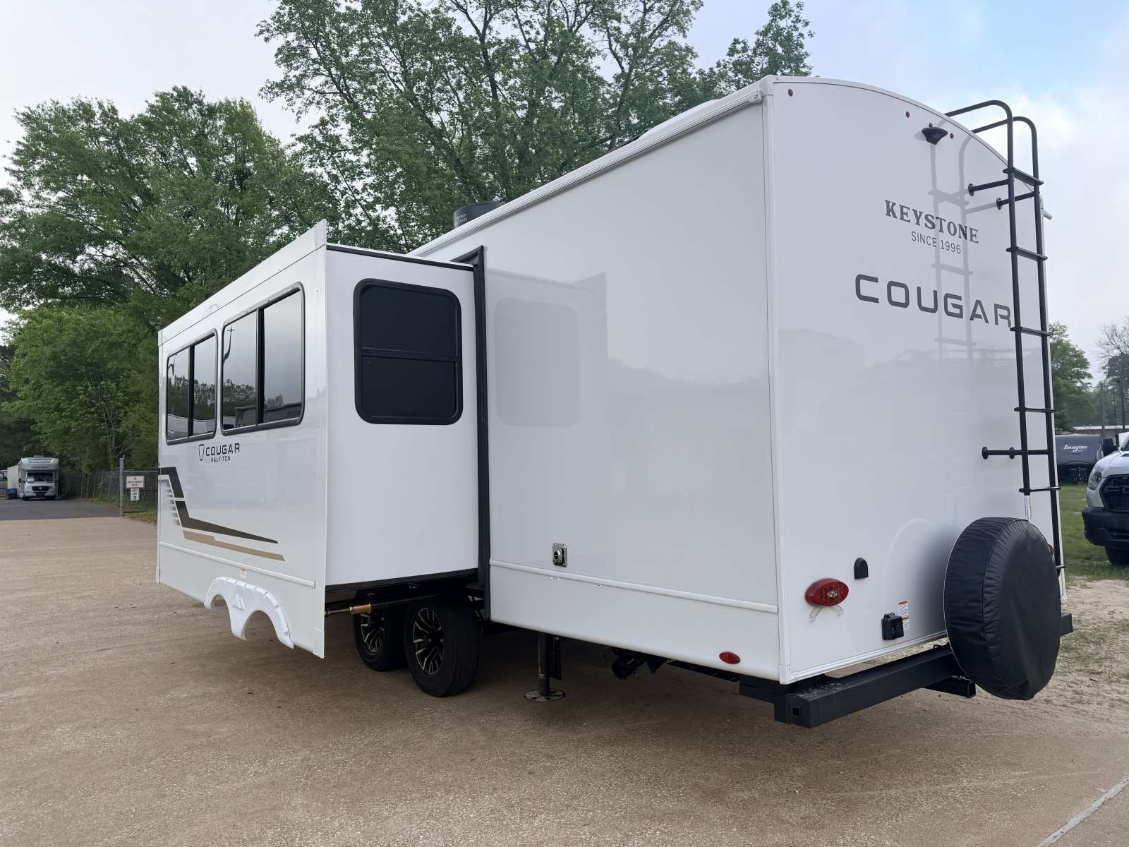 2026 Keystone Cougar Half-Ton 26LBW - Image 6