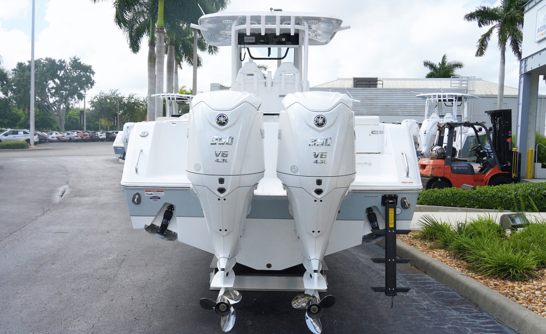 2027 SEA HUNT GAMEFISH 30FS - Image 4