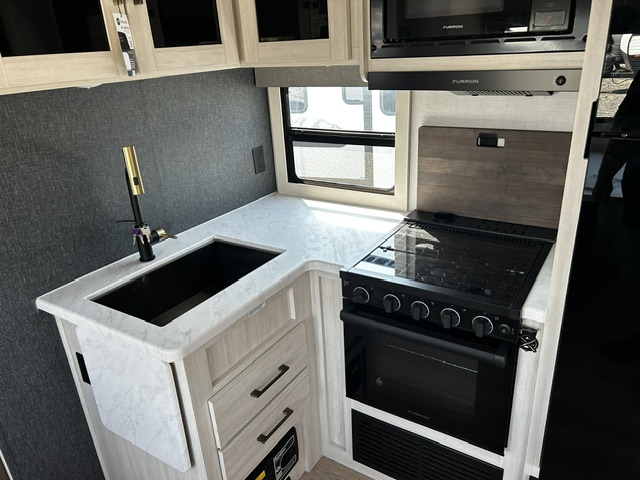 2026 Forest River Surveyor Legend 296QBLE - Image 12