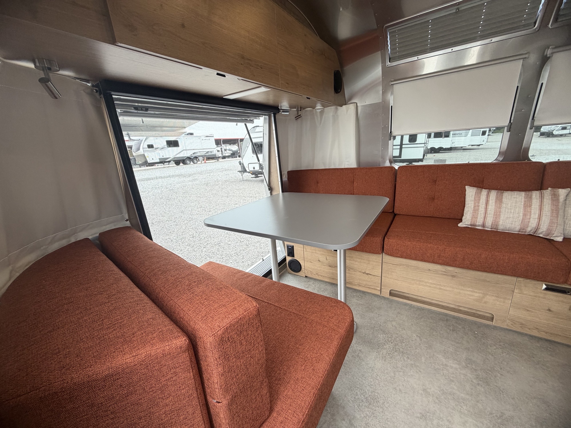 2027 AIRSTREAM TRADE WIND 27FBT - Image 16