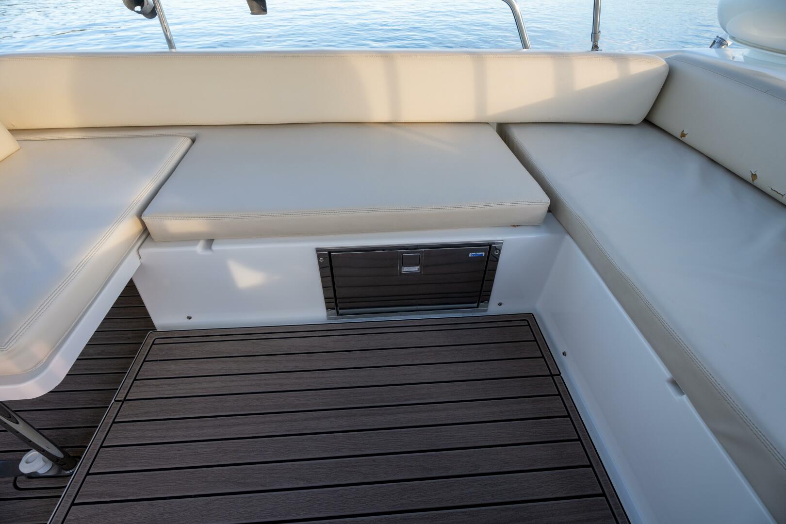 2013 Azimut 40 Flybridge - Image 65
