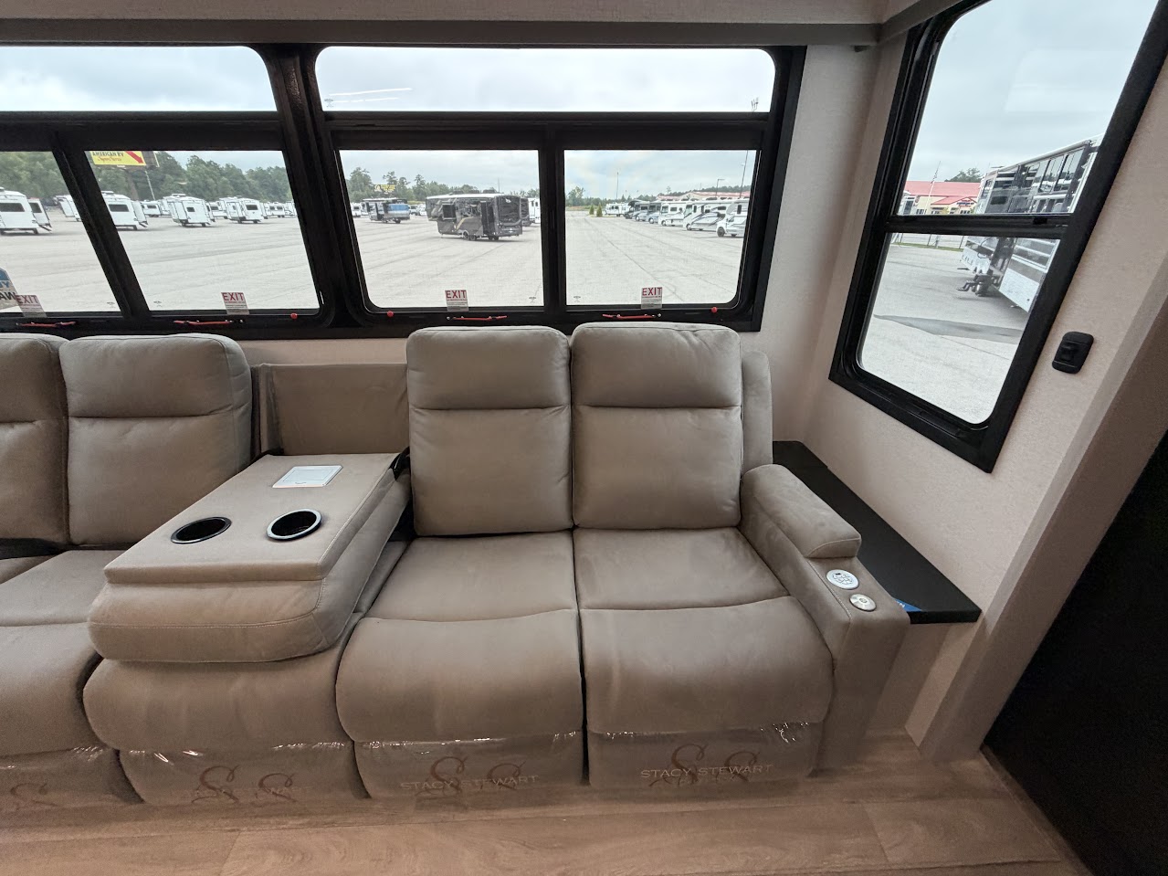 2027 JAYCO NORTH POINT 375TBDB - Image 17