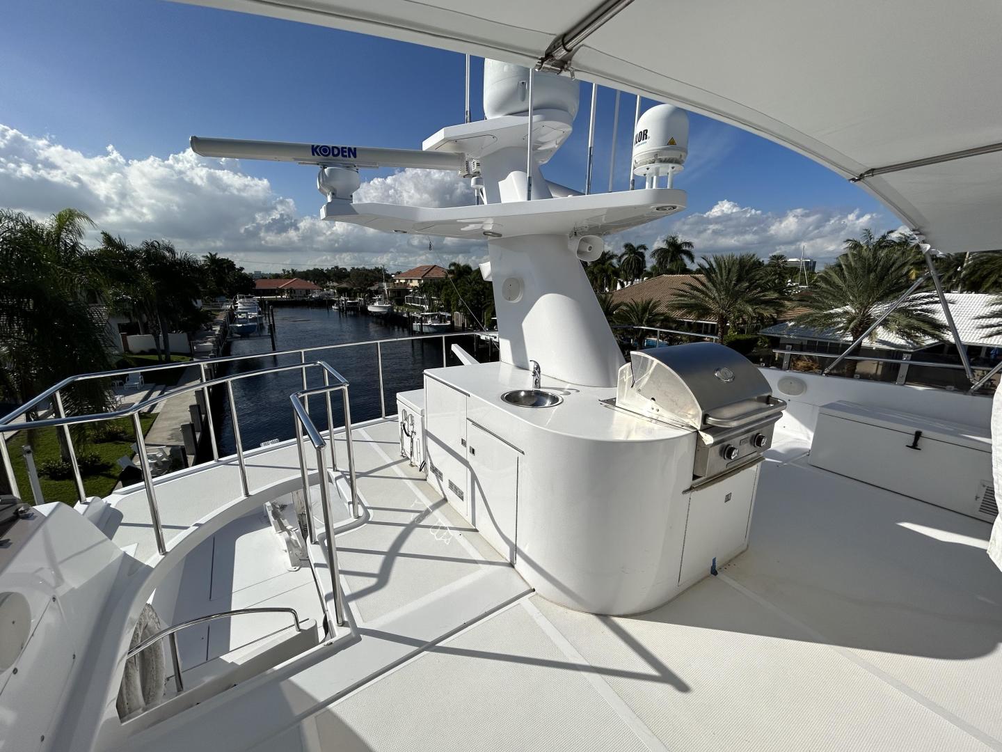 2002 President 100 Motor Yacht - Image 27