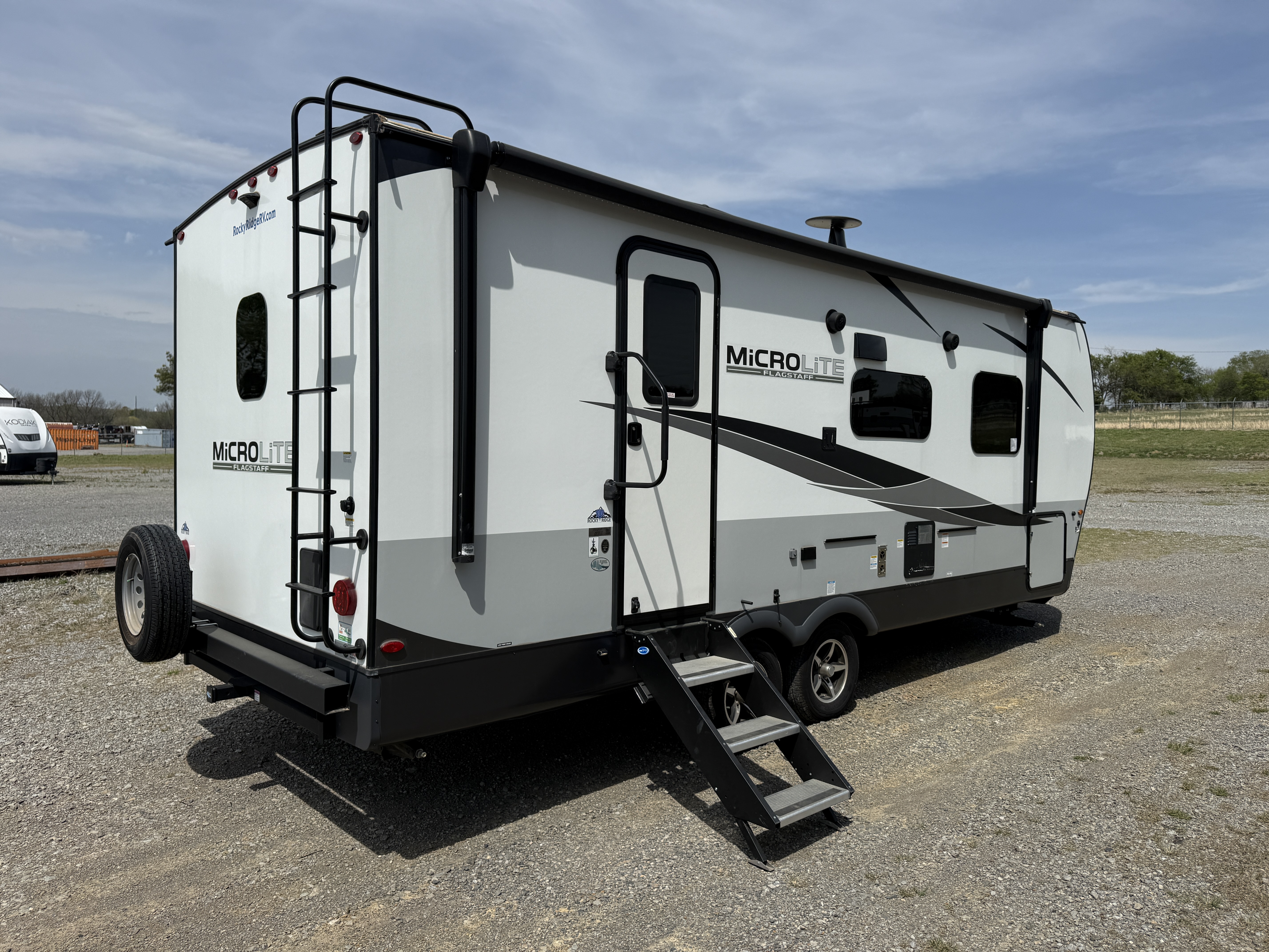 2023 Forest River Flagstaff Micro Lite 25FBLS - Image 8