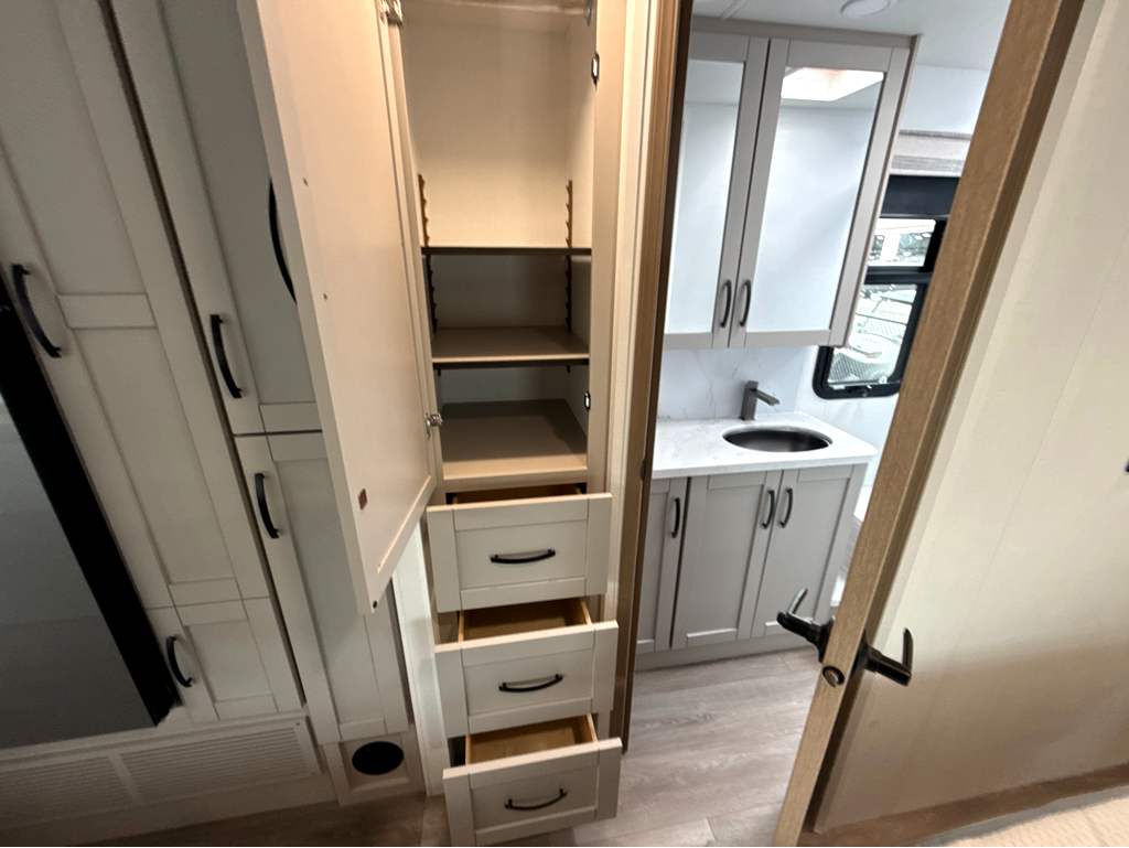 2027 JAYCO GREYHAWK XL 32U - Image 27